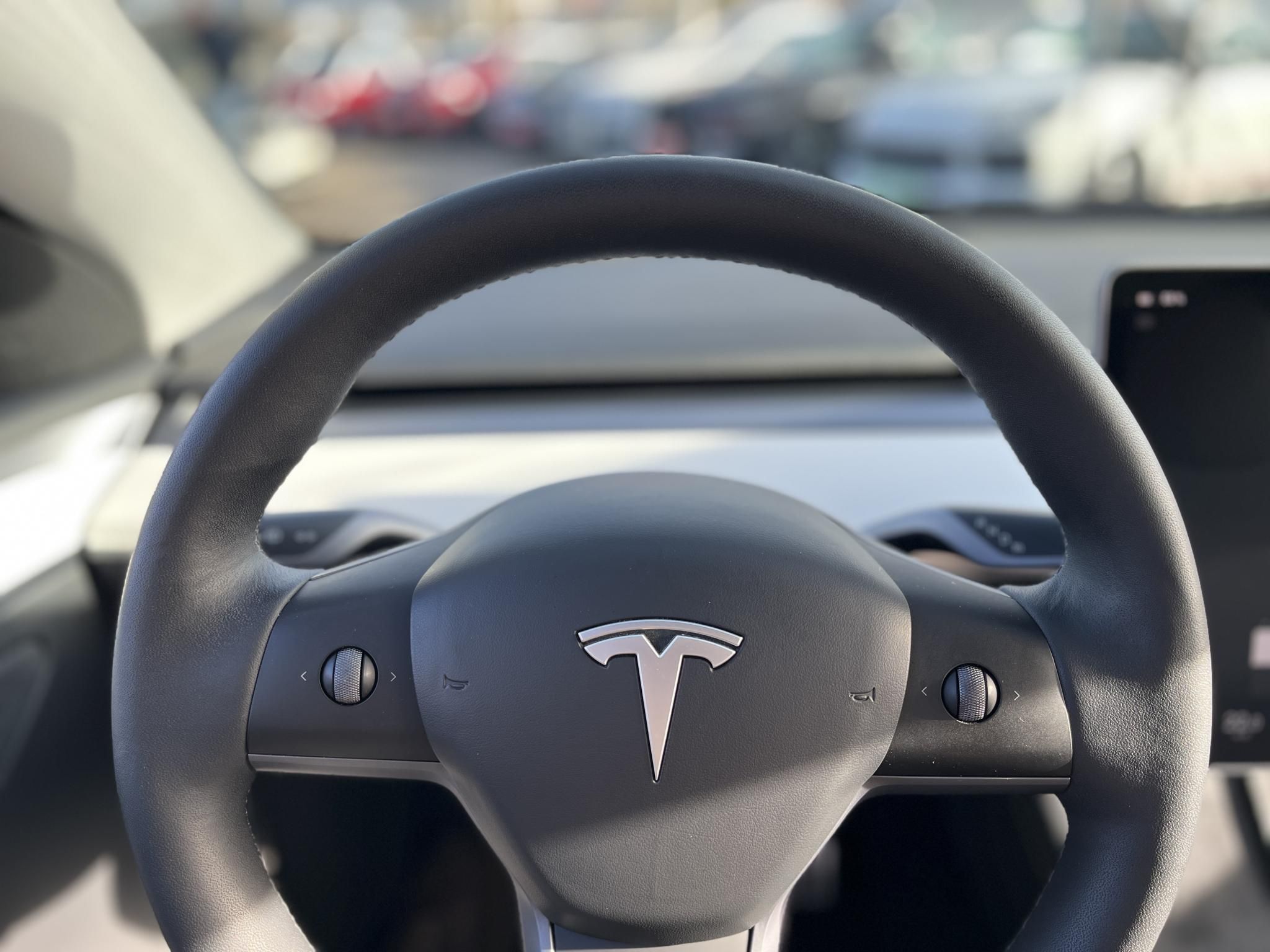 TESLA MODEL Y Performance AWD (Automata) 80e km. Fehér belső. FSD. AMD Ryzen. 2 gumigarnitúra. Garanciális!