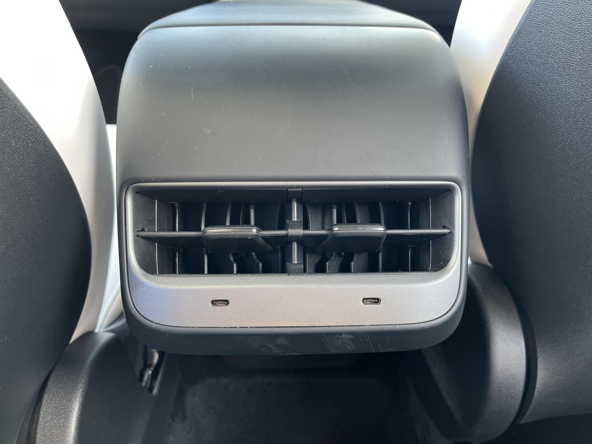 TESLA MODEL Y Performance AWD (Automata) 80e km. Fehér belső. FSD. AMD Ryzen. 2 gumigarnitúra. Garanciális!