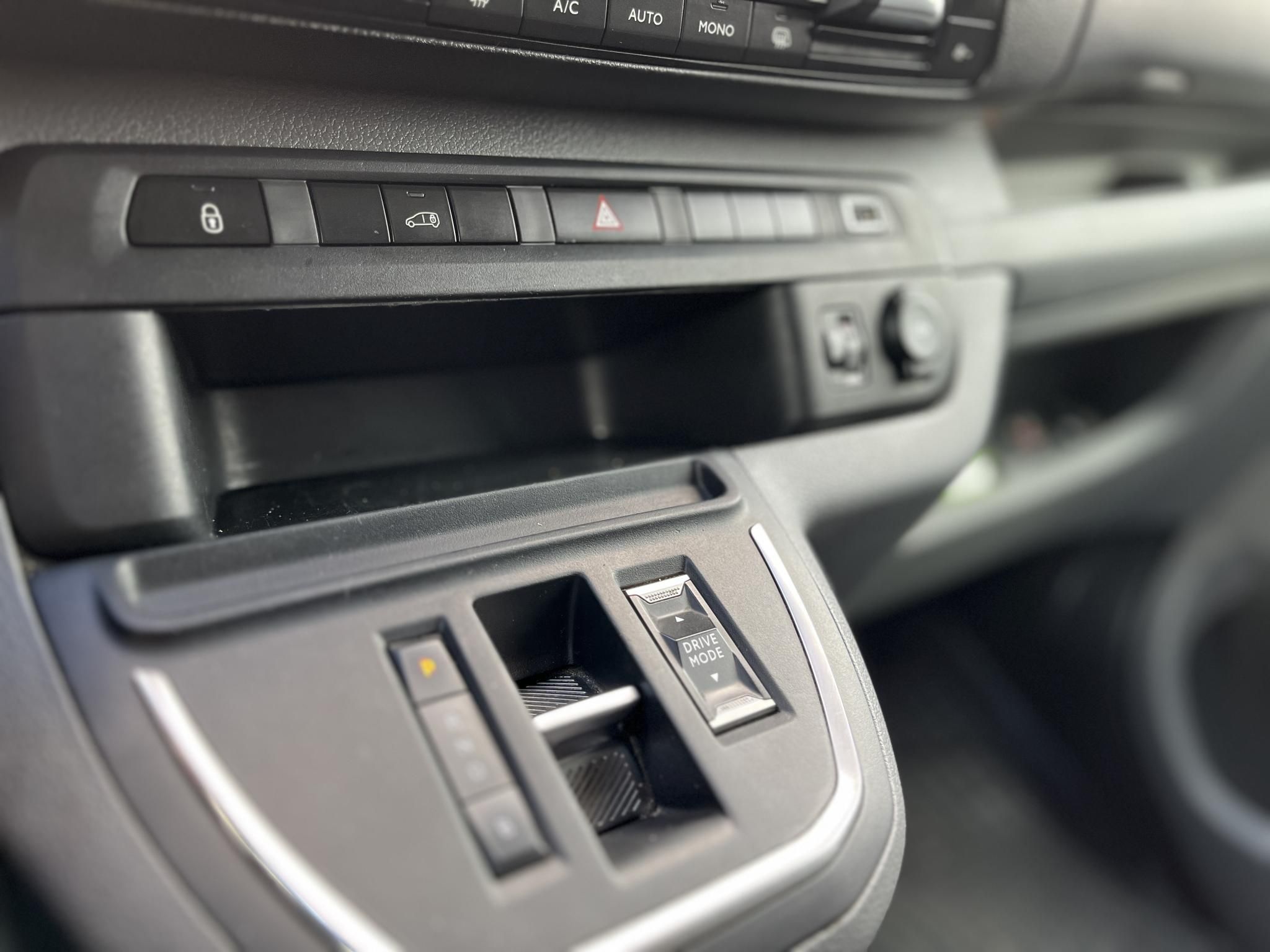 PEUGEOT EXPERT e-Expert L1 Premium 50 kWh (Automata)