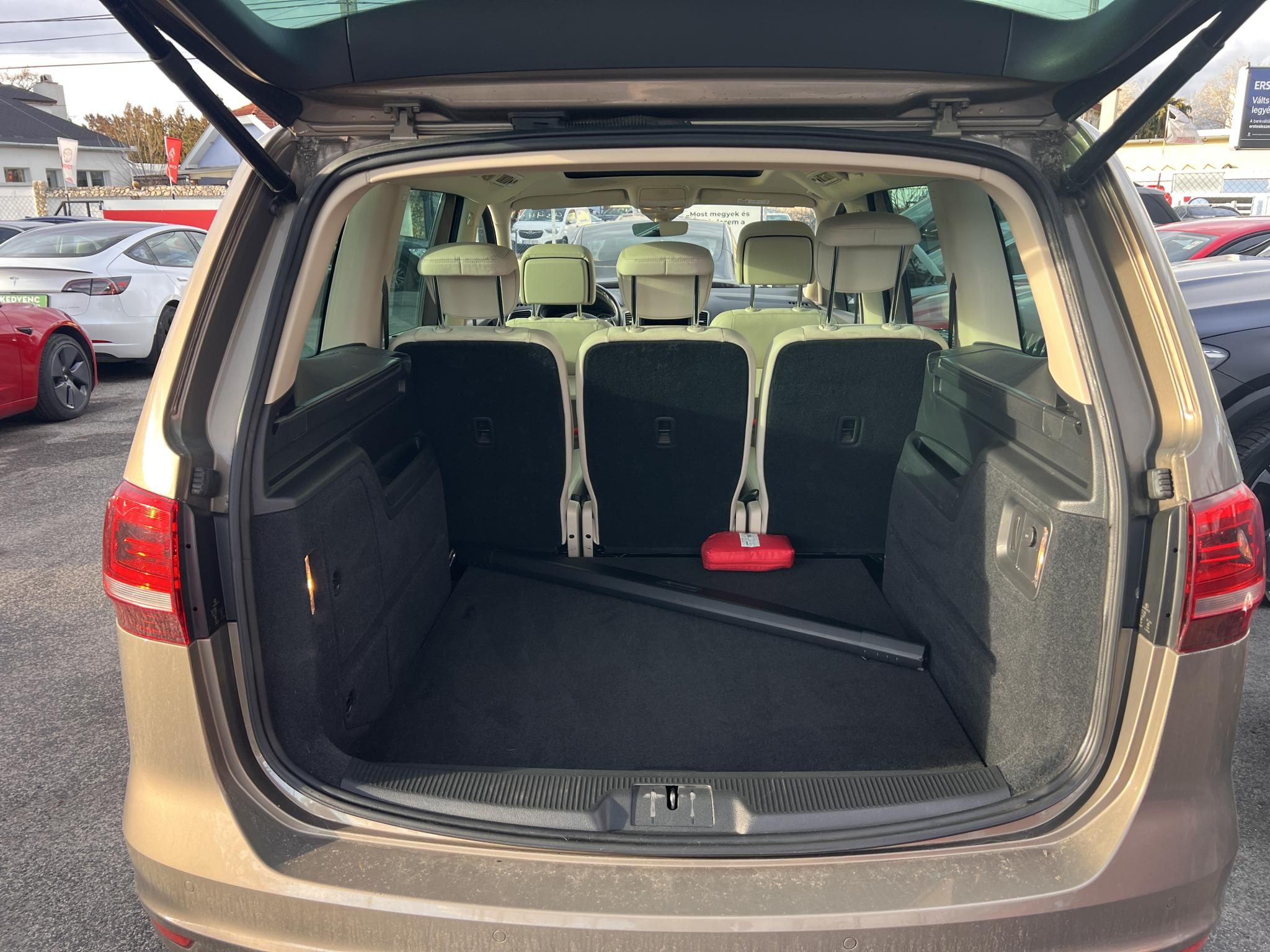 VOLKSWAGEN SHARAN 2.0 TDI BMT SCR Highline 4Motion DSG Egyedülálló szépség! Vaj bőr. tető. 4x4. 158e km+sok extra