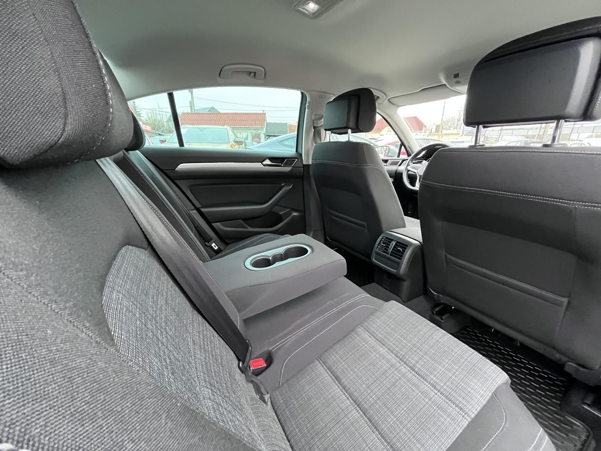 VOLKSWAGEN PASSAT VIII 2.0 TSI Business DSG R-line M.o.-i. FACELIFT. 190LE. sérülésmentes!