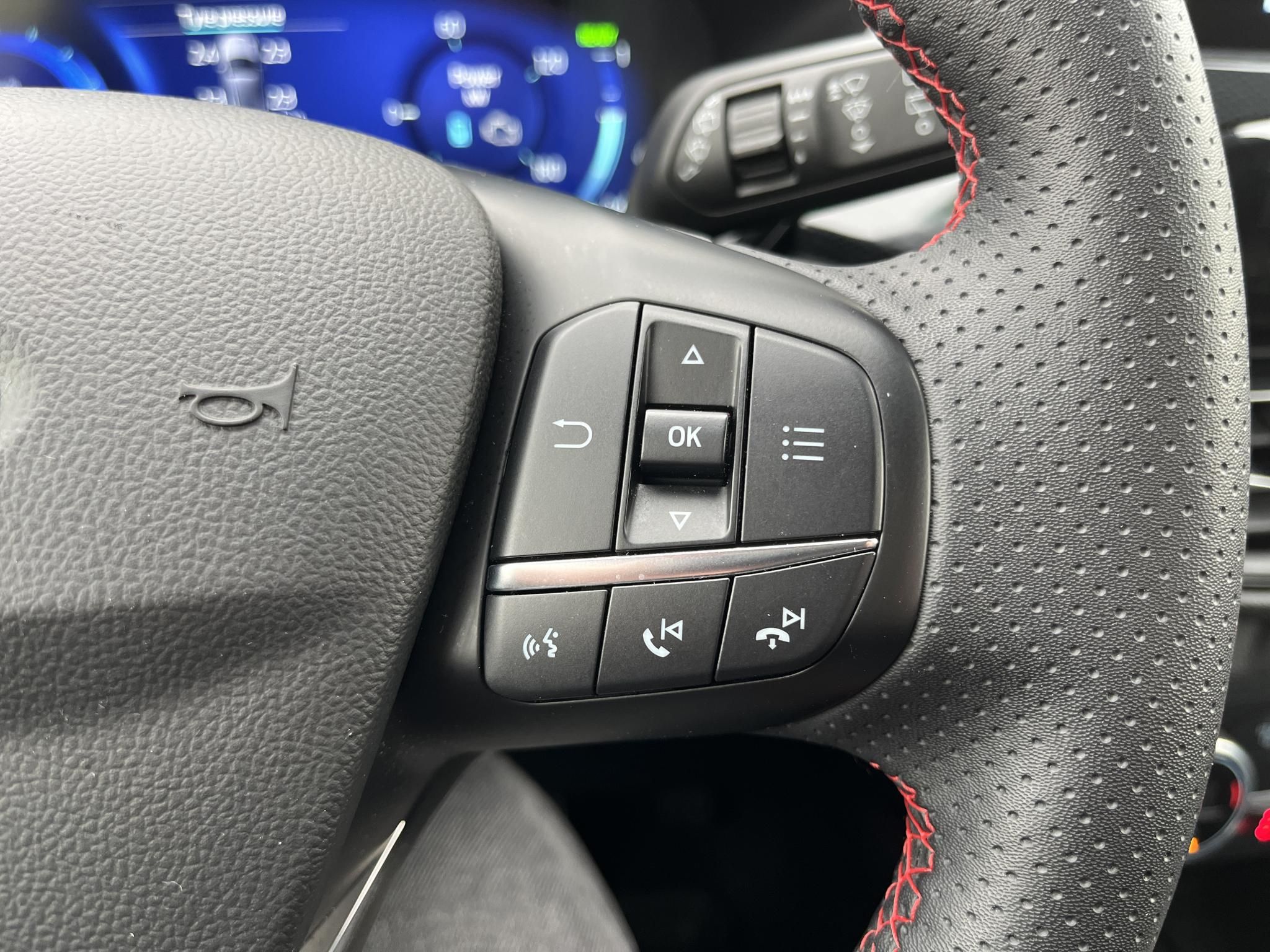 FORD KUGA 2.5 FHEV ST-Line X Graphite Tech Edition CVT M.o.-i. 1.tul. Bang & Olufsen Hifi