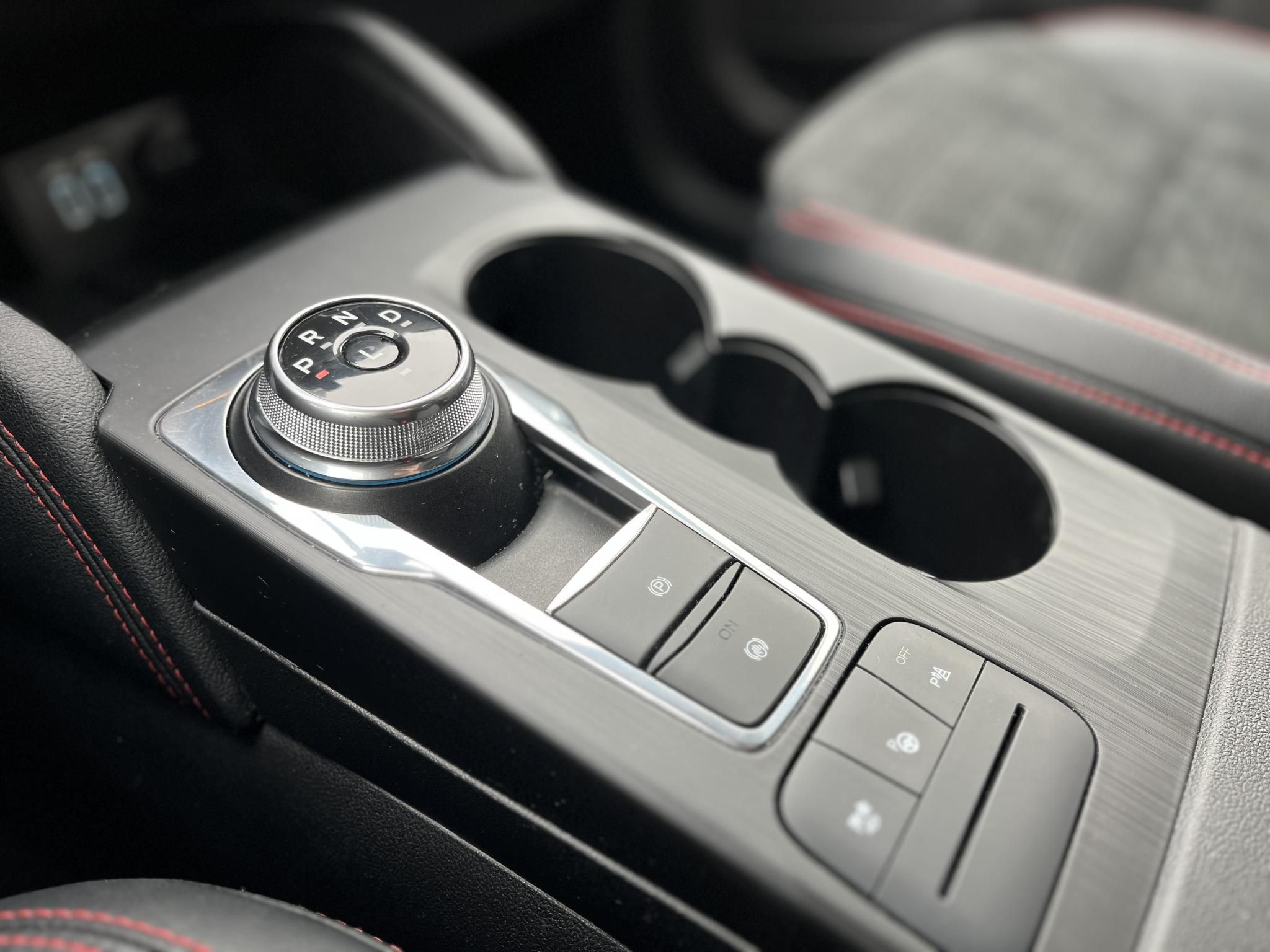 FORD KUGA 2.5 FHEV ST-Line X Graphite Tech Edition CVT M.o.-i. 1.tul. Bang & Olufsen Hifi