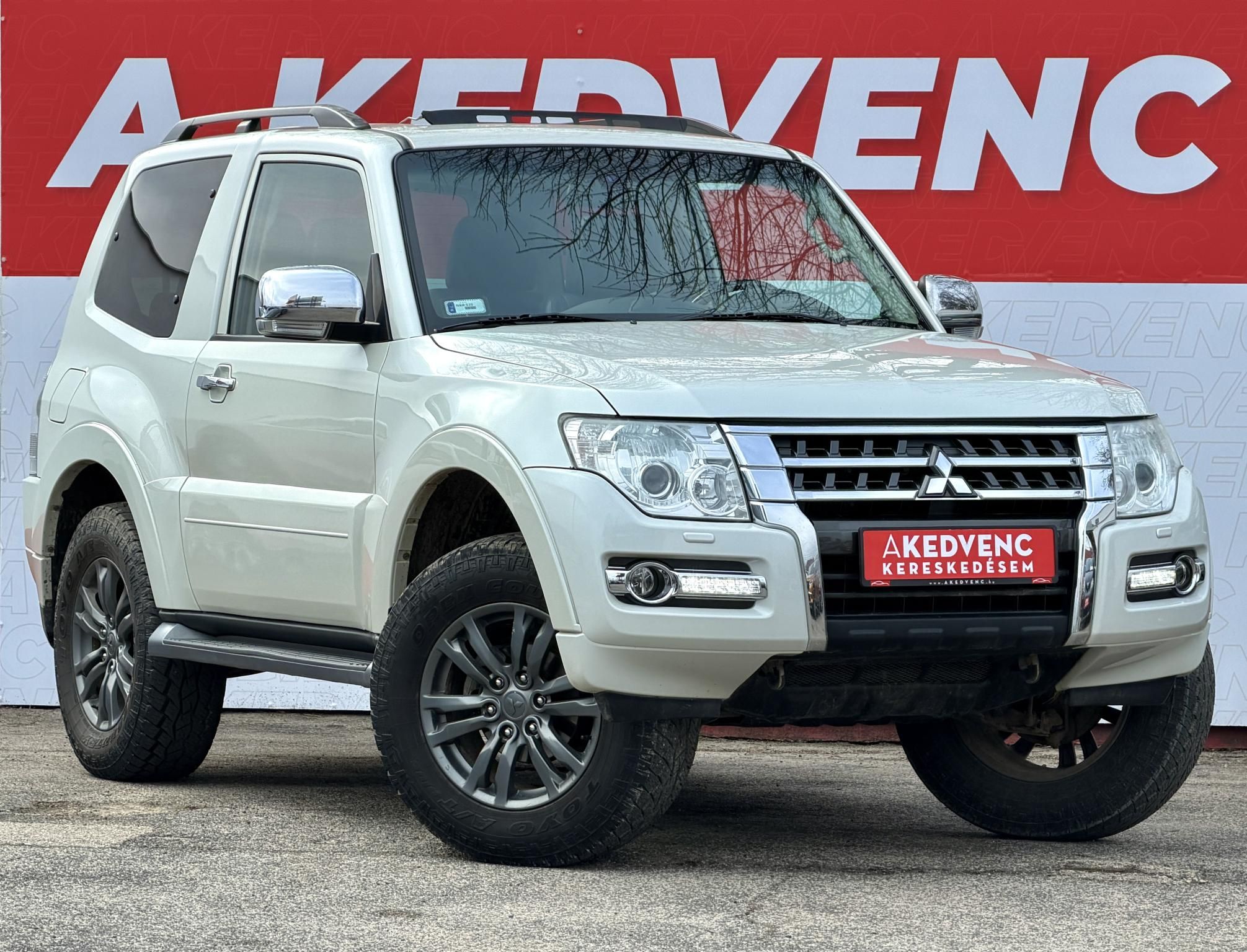 MITSUBISHI PAJERO 3.2 DI-D Instyle Navi (Automata) 117e km. M.o.-i. napfénytető. felező váltó. fakormány. megkímélt állapot!