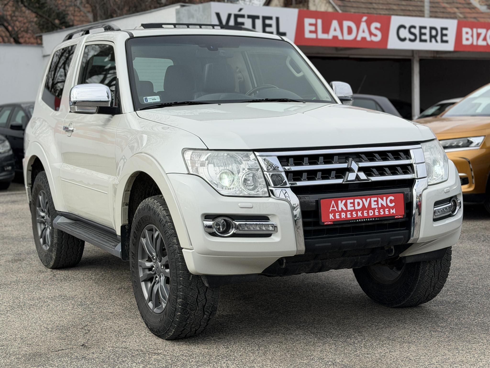 MITSUBISHI PAJERO 3.2 DI-D Instyle Navi (Automata) 117e km. M.o.-i. napfénytető. felező váltó. fakormány. megkímélt állapot!
