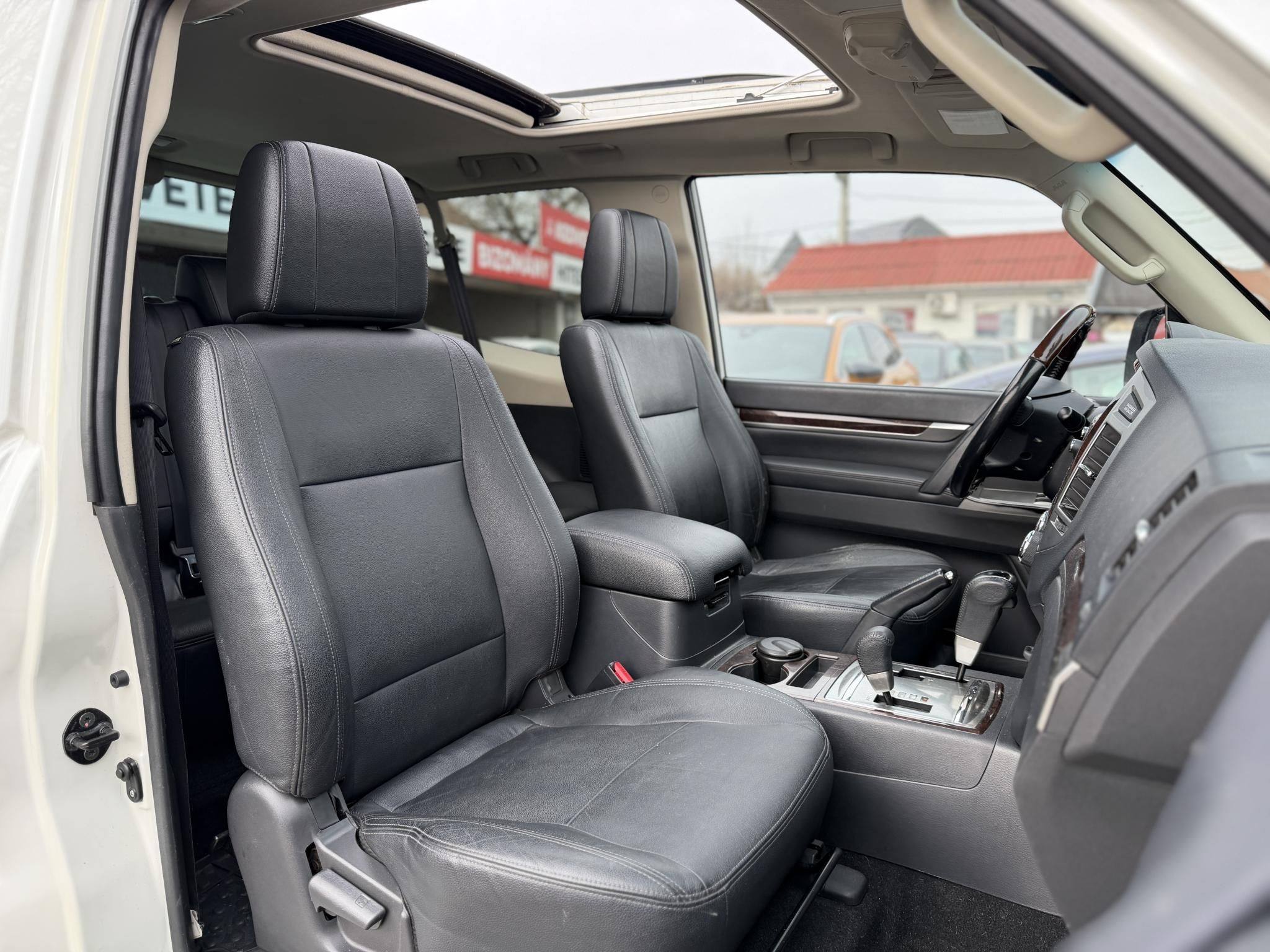 MITSUBISHI PAJERO 3.2 DI-D Instyle Navi (Automata) 117e km. M.o.-i. napfénytető. felező váltó. fakormány. megkímélt állapot!