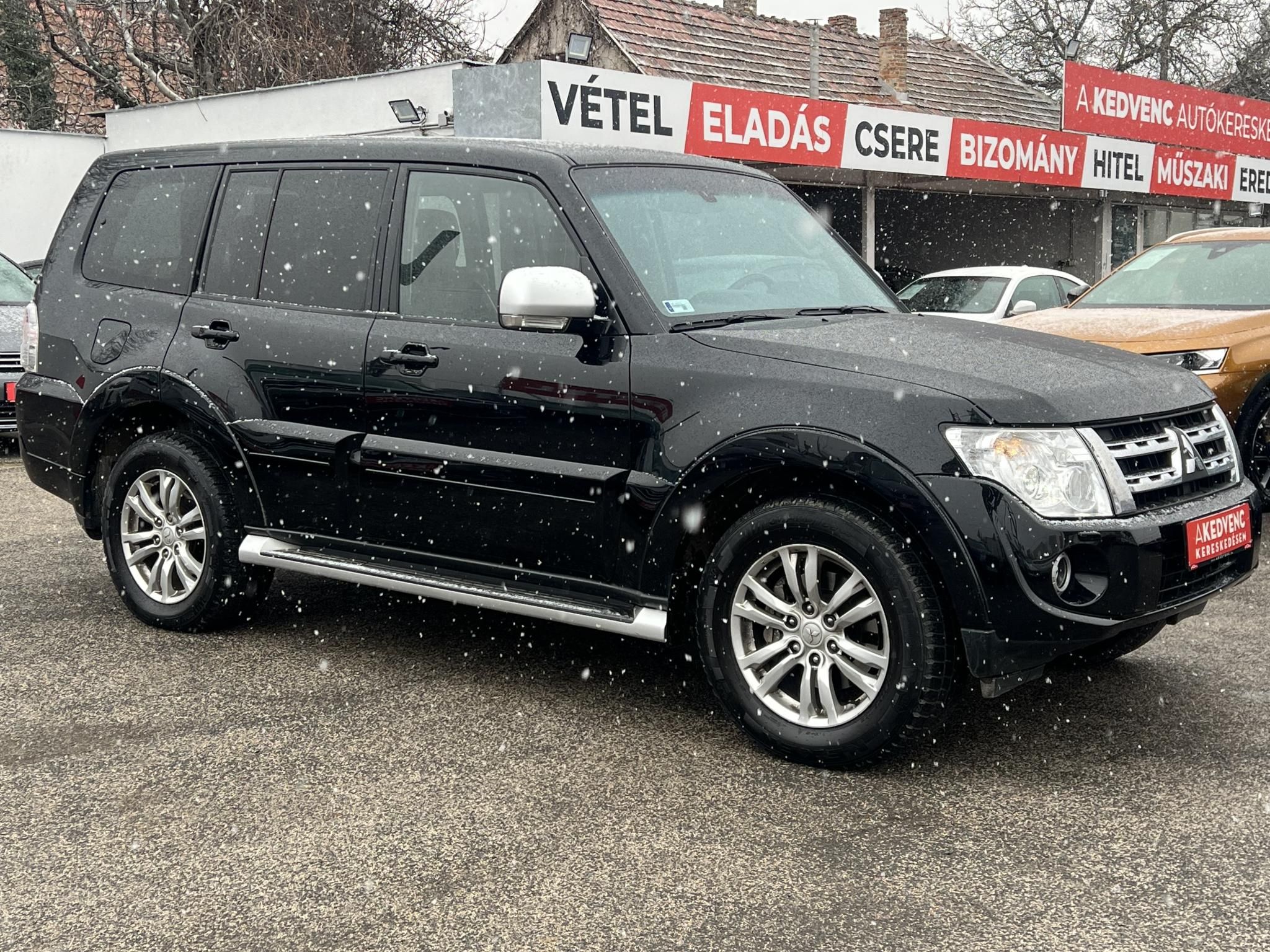 MITSUBISHI PAJERO 3.2 DI-D Instyle Navi (Automata) Xenon Bőr belső 7 személyes Tempomat Bluetooth Navi