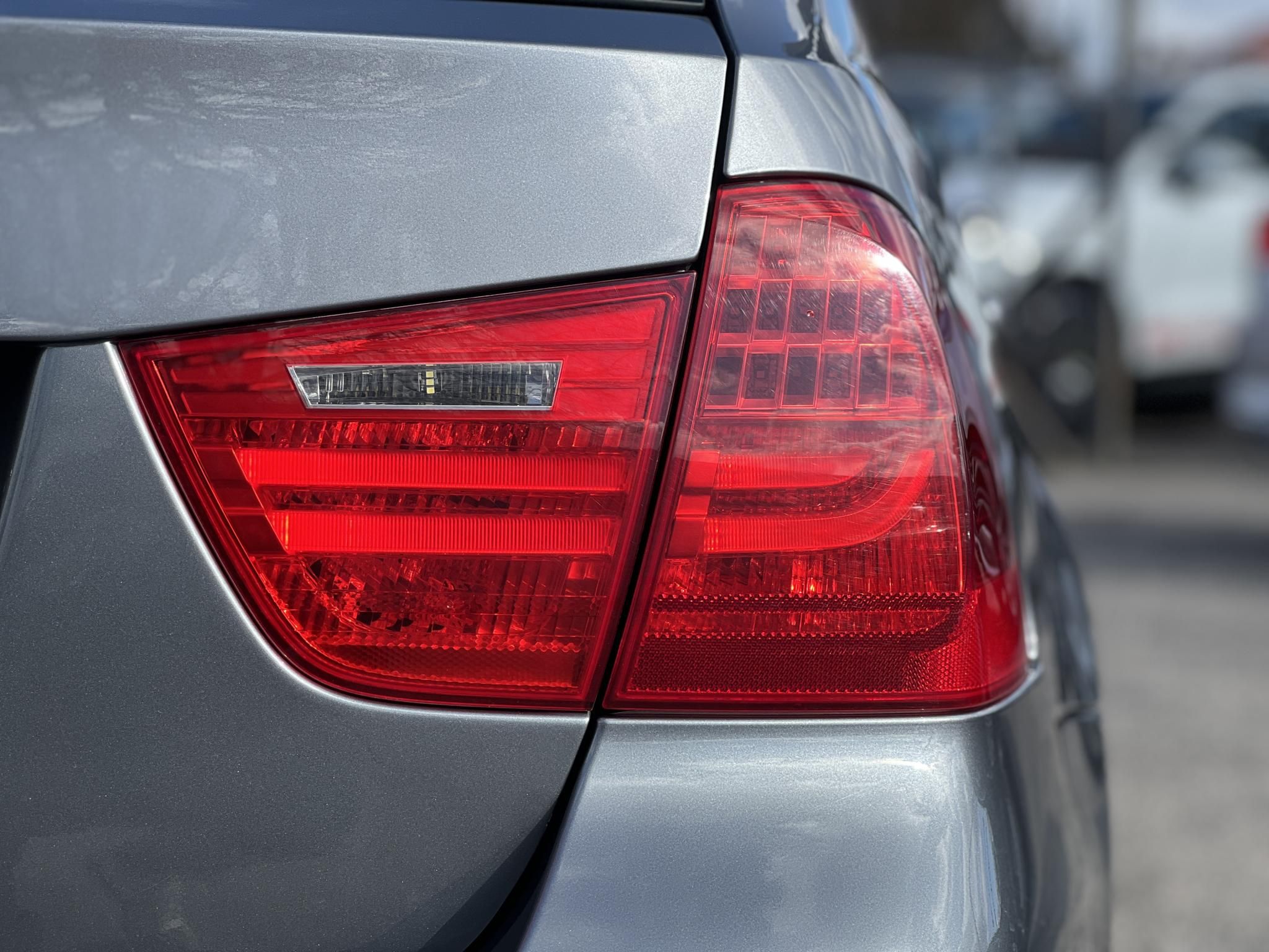 BMW 320d xDrive Touring (Automata) Bordó bőr belső.153e km. M.o.-i. frissen szervizelt! panoráma tető ülésfűtés