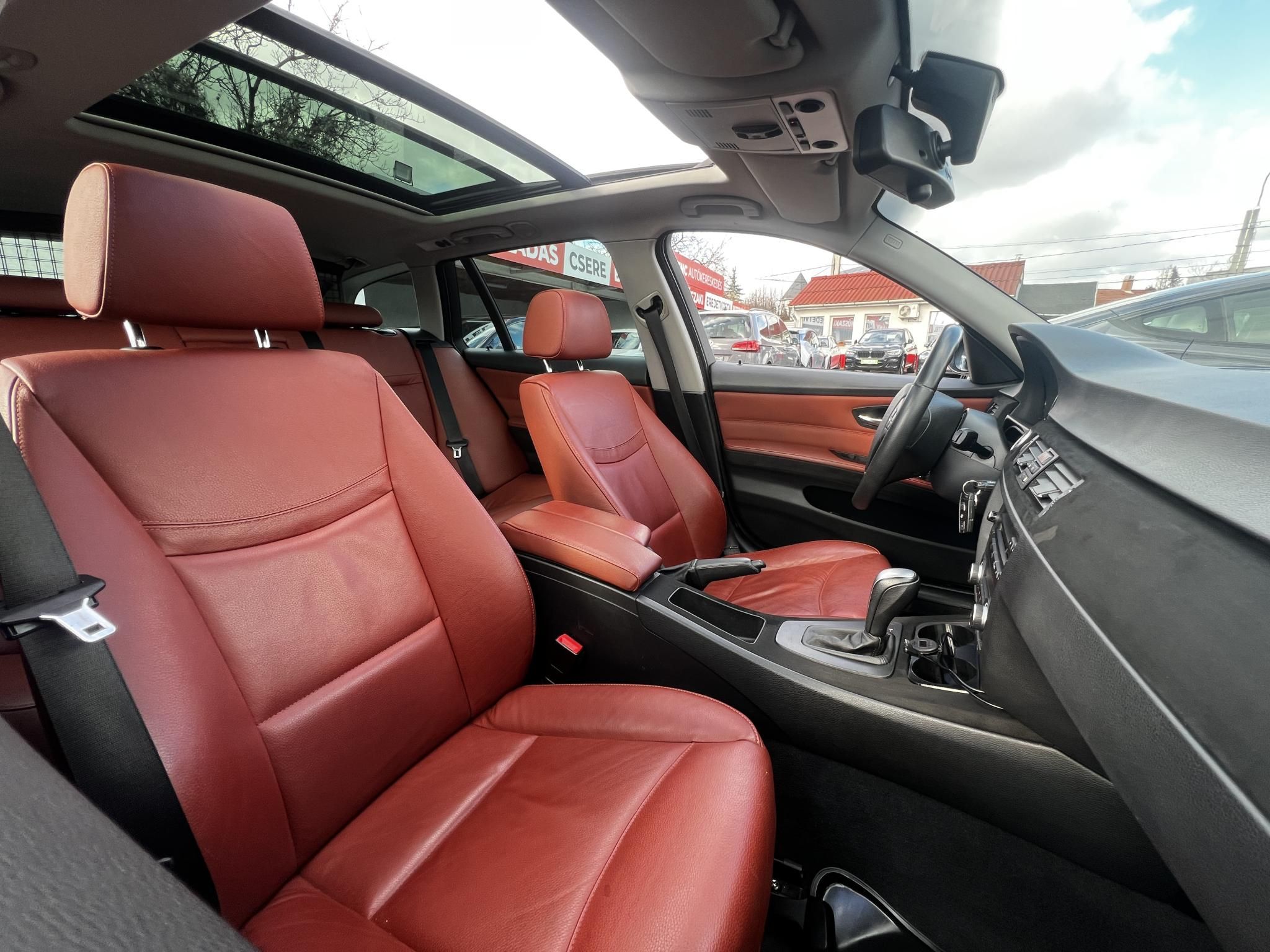 BMW 320d xDrive Touring (Automata) Bordó bőr belső.153e km. M.o.-i. frissen szervizelt! panoráma tető ülésfűtés