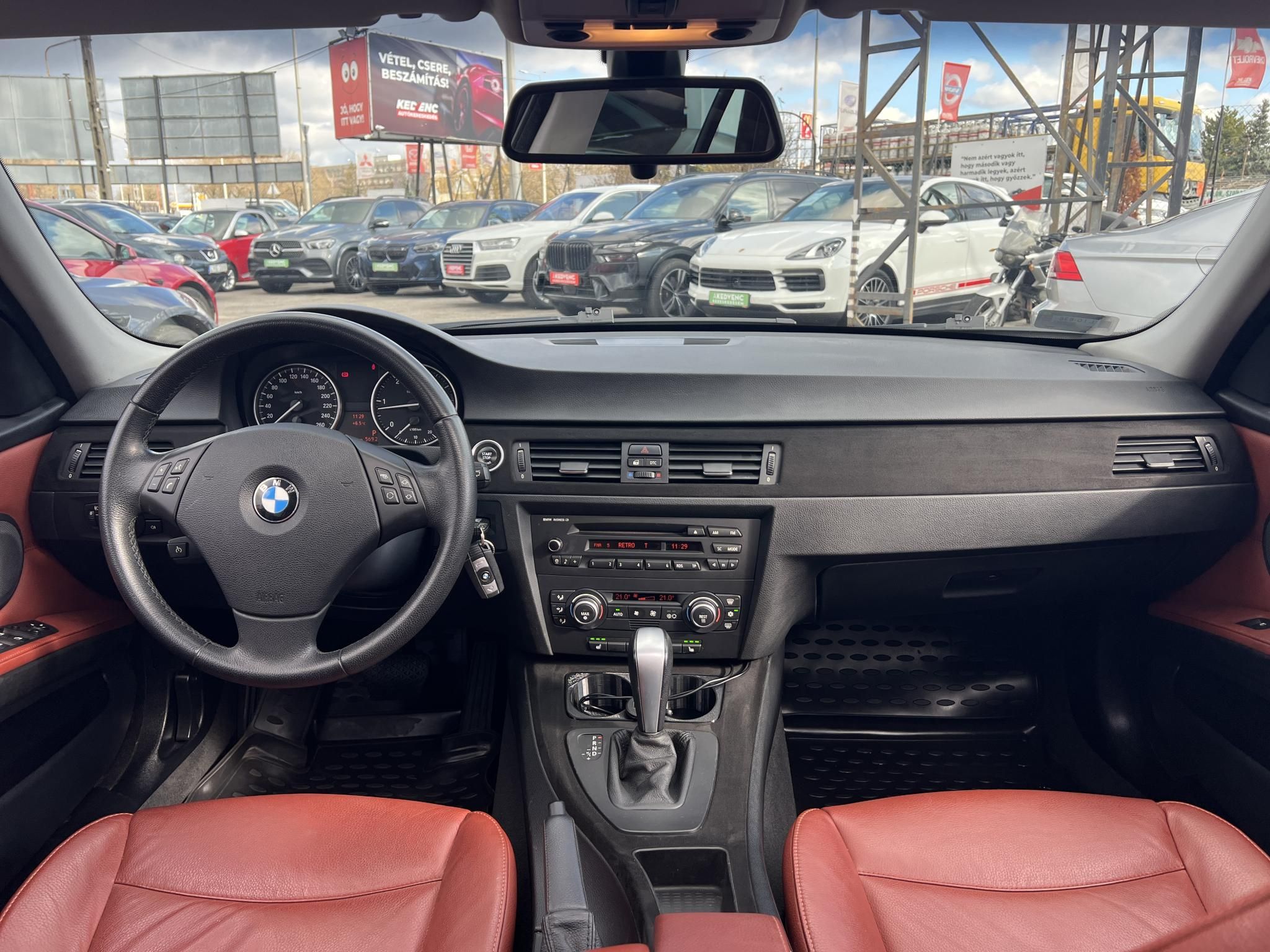 BMW 320d xDrive Touring (Automata) Bordó bőr belső.153e km. M.o.-i. frissen szervizelt! panoráma tető ülésfűtés