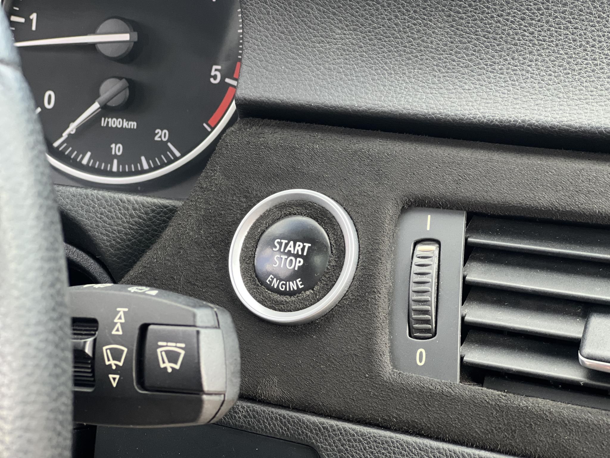 BMW 320d xDrive Touring (Automata) Bordó bőr belső.153e km. M.o.-i. frissen szervizelt! panoráma tető ülésfűtés