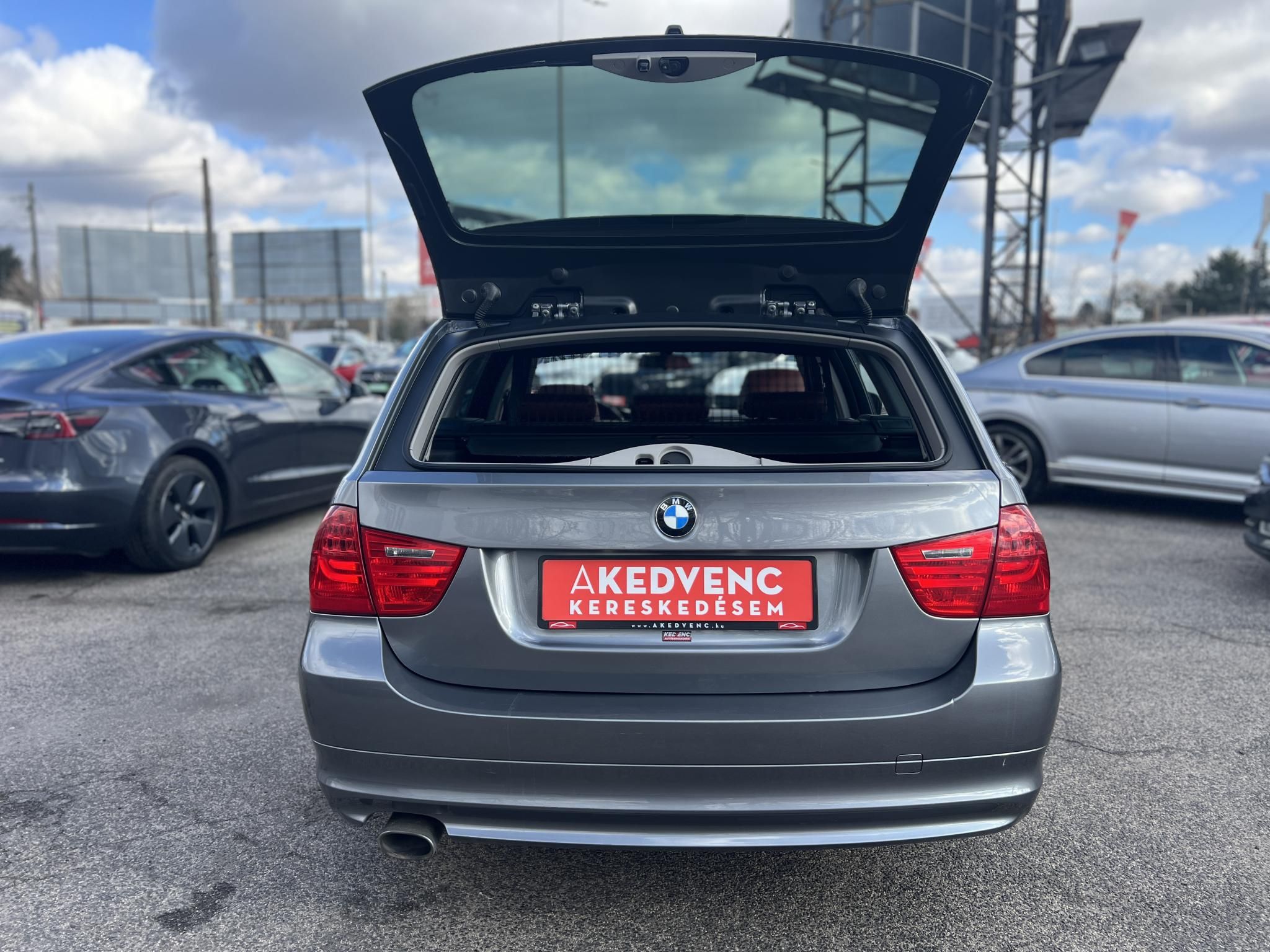 BMW 320d xDrive Touring (Automata) Bordó bőr belső.153e km. M.o.-i. frissen szervizelt! panoráma tető ülésfűtés