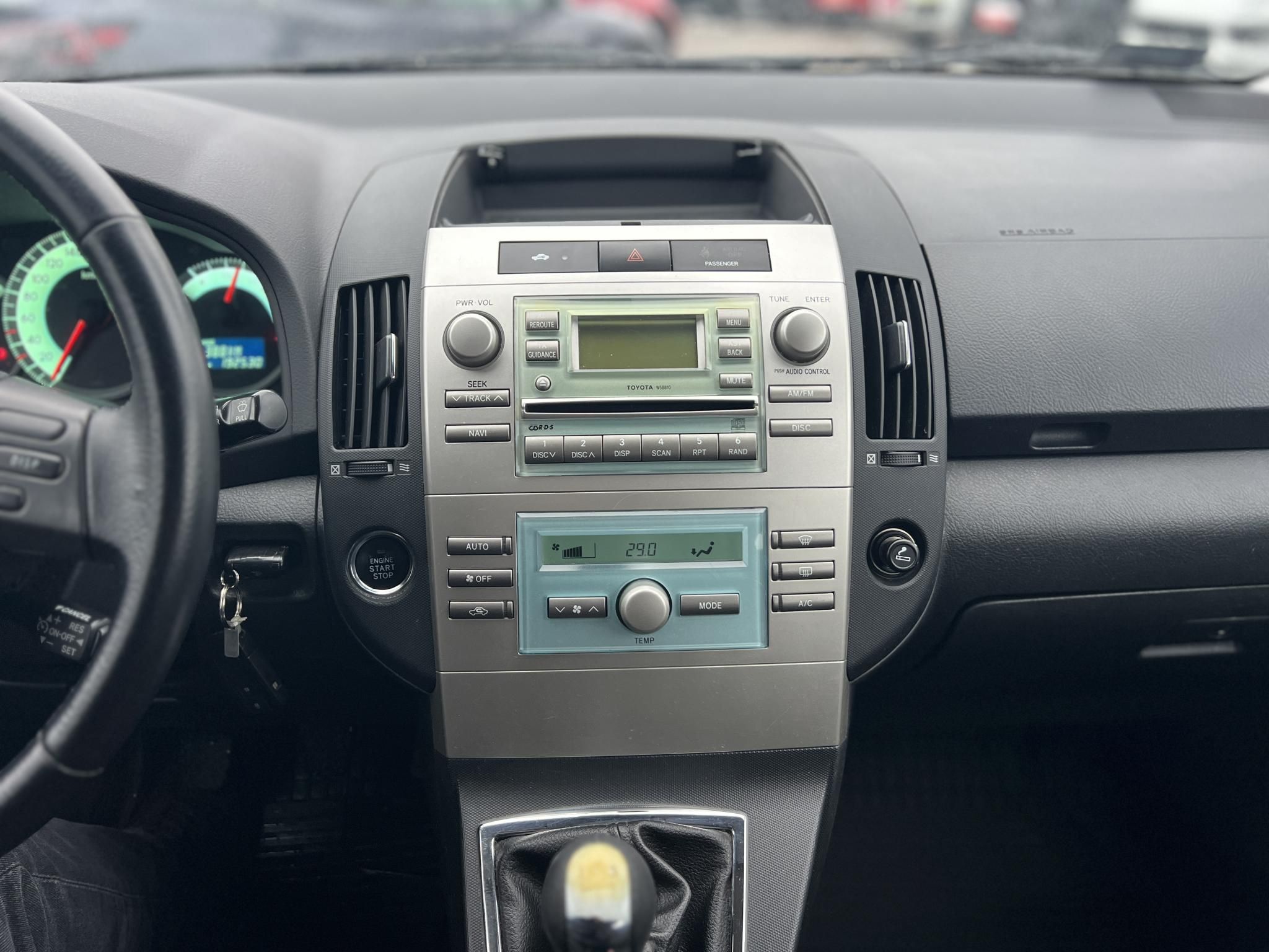 TOYOTA COROLLA VERSO 1.8 Linea Sol 7 személyes frissen szervizelt. tempomat. digit klíma. vonóhorog