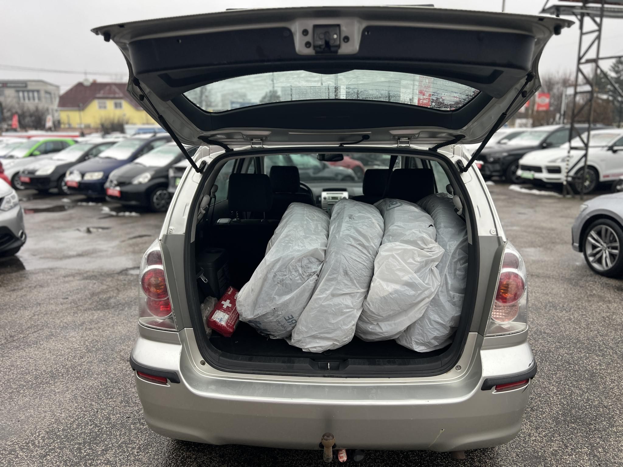 TOYOTA COROLLA VERSO 1.8 Linea Sol 7 személyes frissen szervizelt. tempomat. digit klíma. vonóhorog