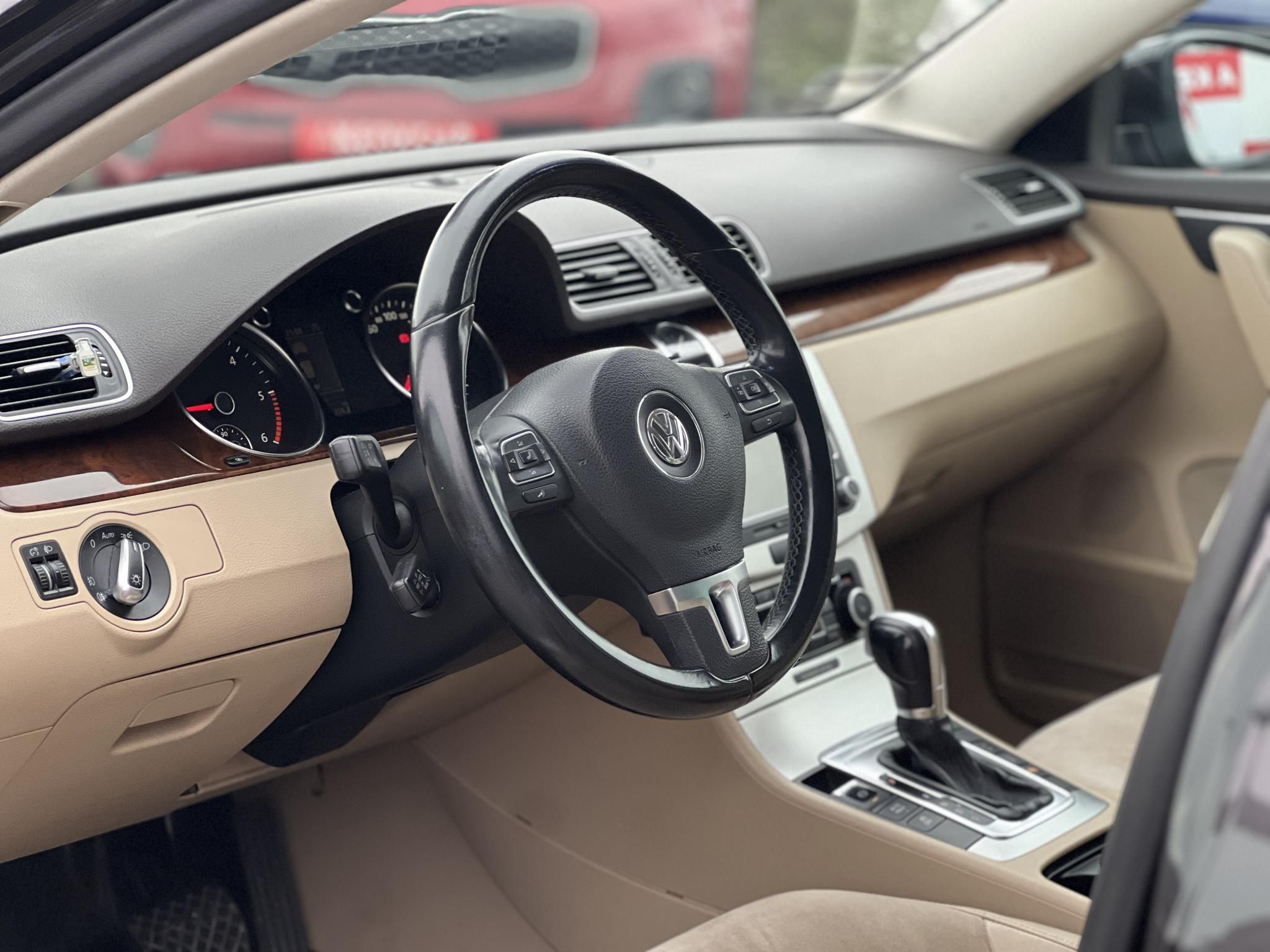 VOLKSWAGEN PASSAT VII 2.0 CR TDI Highline BMT DSG M.o.-i. világos belső. magas felszereltség!