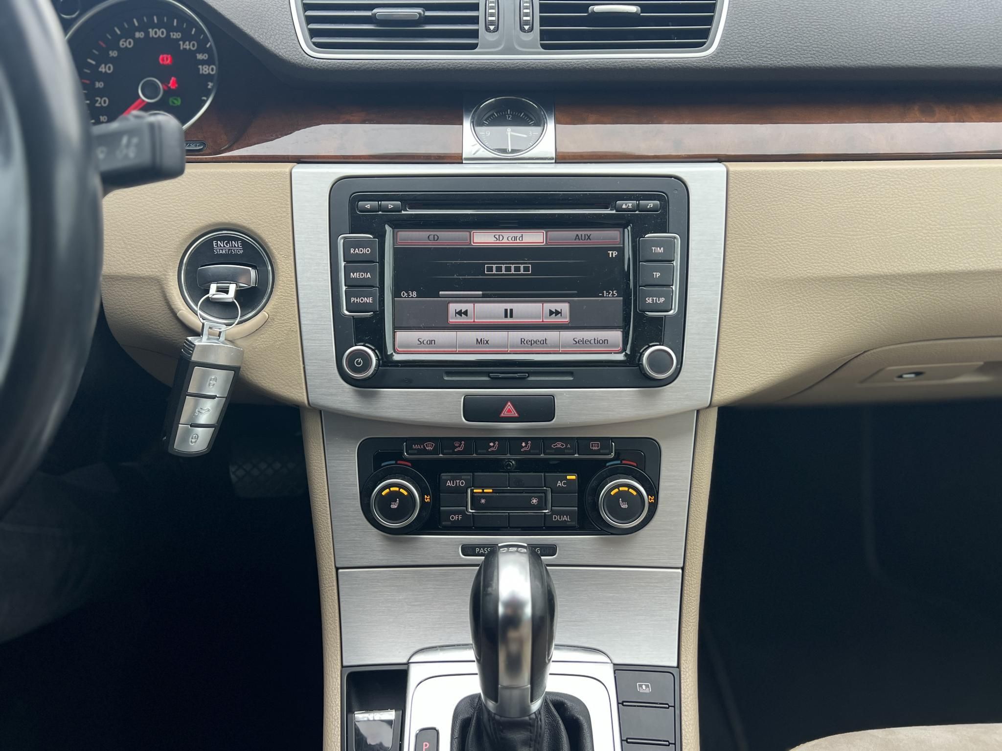 VOLKSWAGEN PASSAT VII 2.0 CR TDI Highline BMT DSG M.o.-i. világos belső. magas felszereltség!