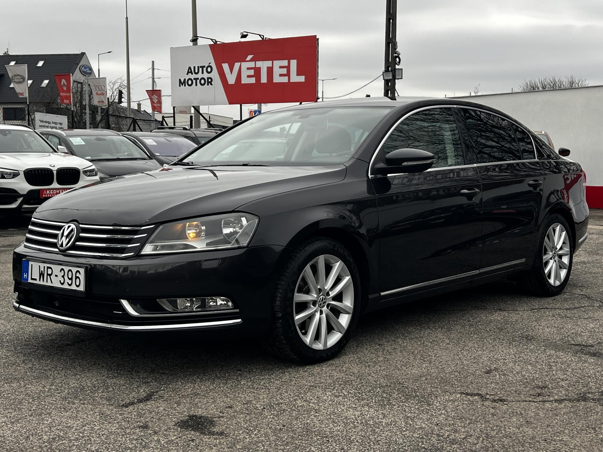VOLKSWAGEN PASSAT VII 2.0 CR TDI Highline BMT DSG M.o.-i. világos belső. magas felszereltség!