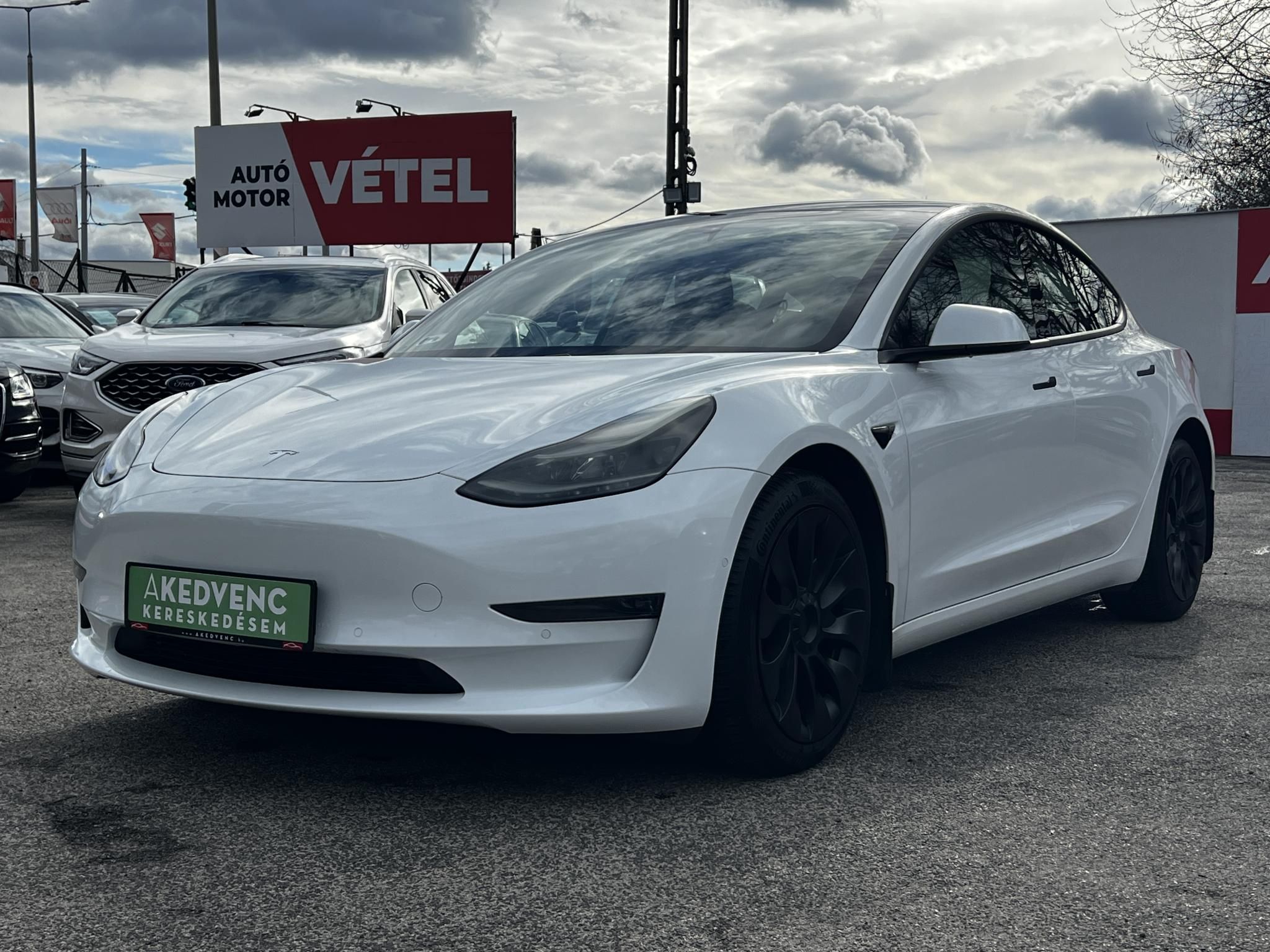 TESLA MODEL 3 Long Range AWD (Automata) 500km-es hatótáv. mátrix LED. garanciális. hőszívattyú. 4 évszakos gumik!