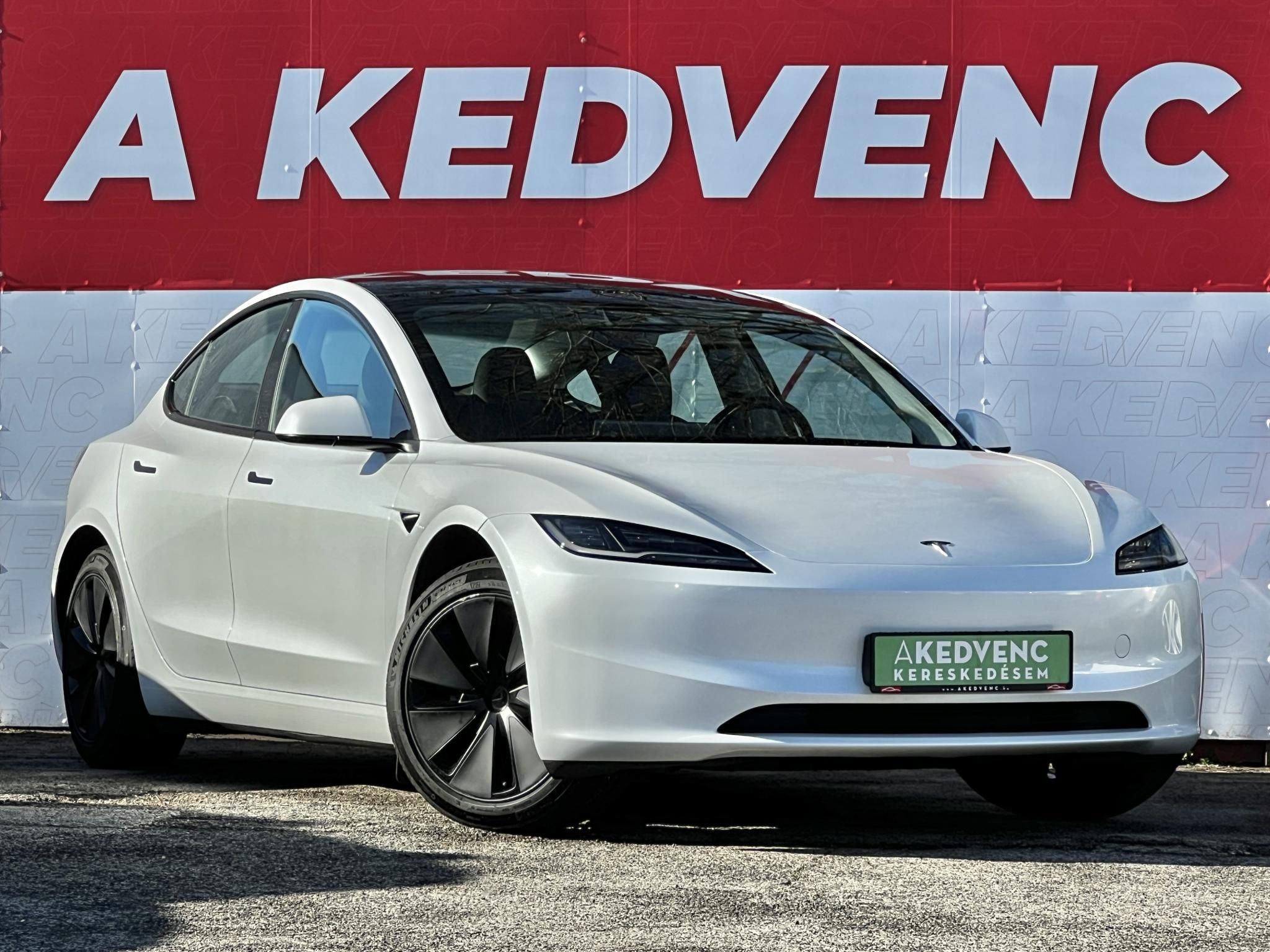 TESLA MODEL 3 Long Range AWD (Automata) HIGHLAND. TÉLI-NYÁRI SZETT GYÁRI ALUFELNIVEL