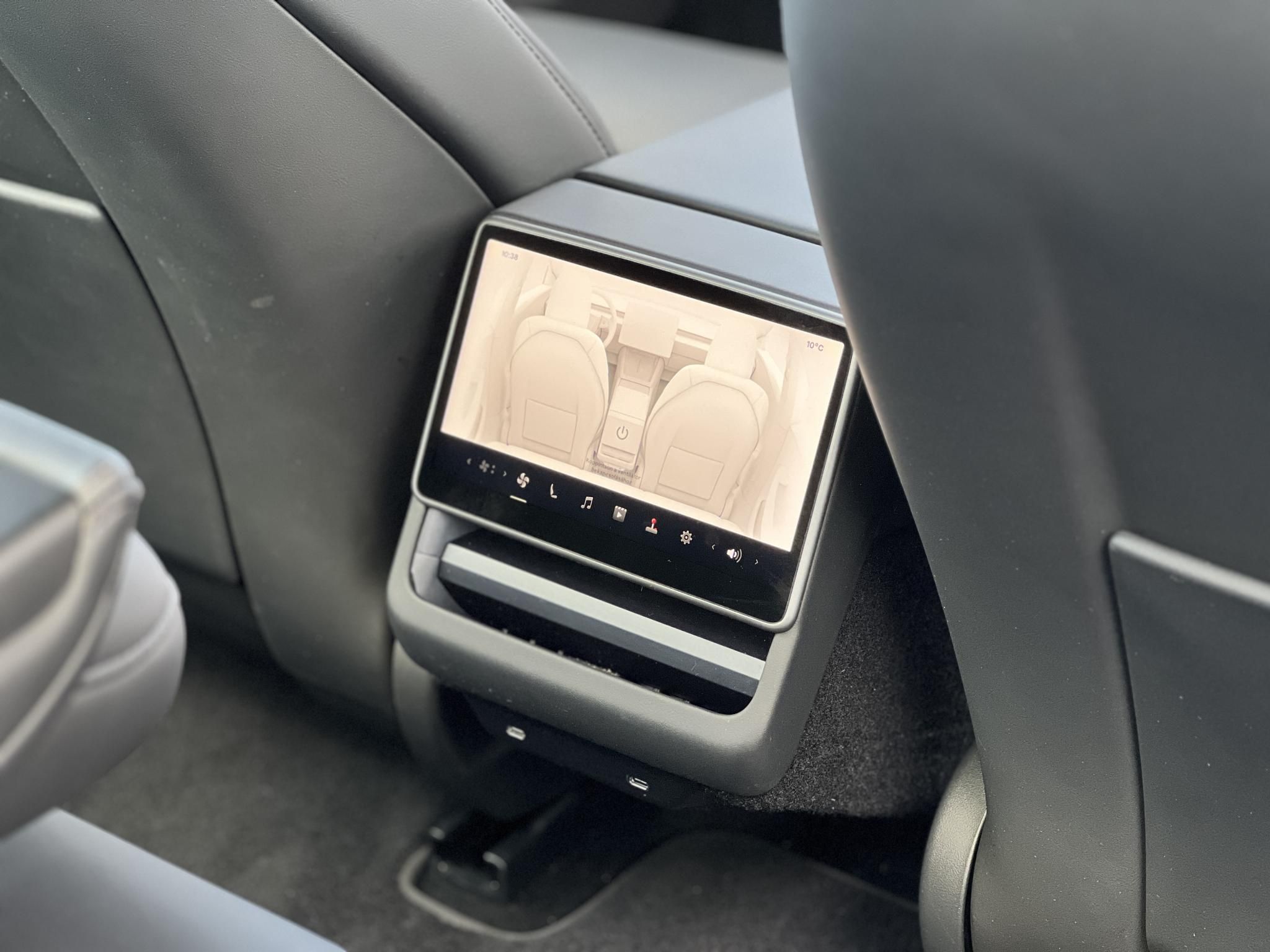 TESLA MODEL 3 Long Range AWD (Automata) HIGHLAND. TÉLI-NYÁRI SZETT GYÁRI ALUFELNIVEL