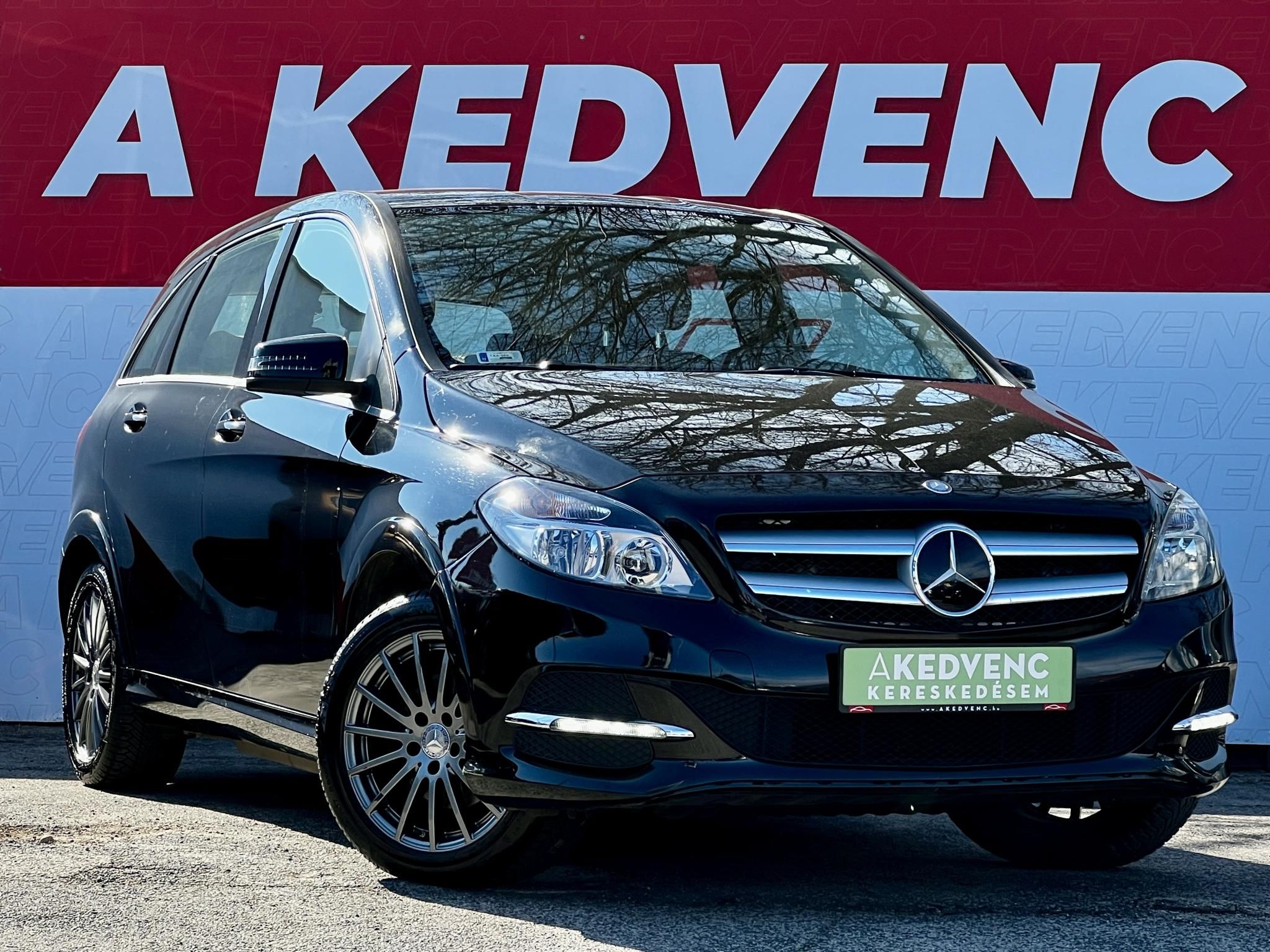 MERCEDES-BENZ B 250 E (Automata) 94e km. téli-nyári gumi. kamera. 2 gyári kulcs!