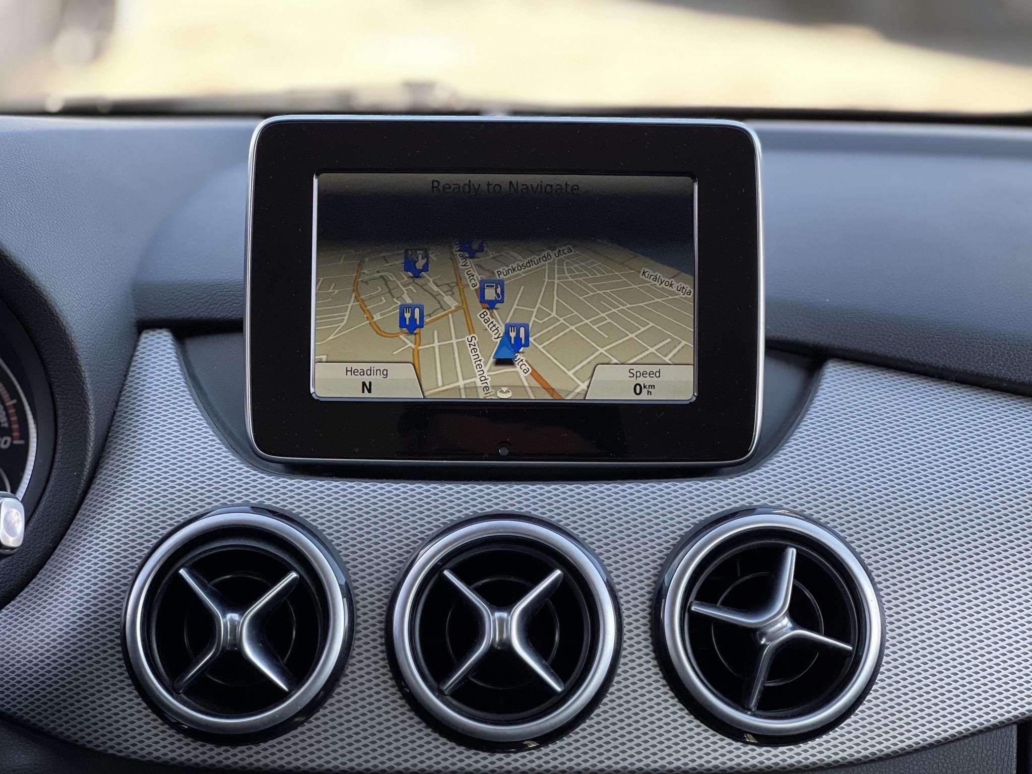 MERCEDES-BENZ B 250 E (Automata) 94e km. téli-nyári gumi. kamera. 2 gyári kulcs!