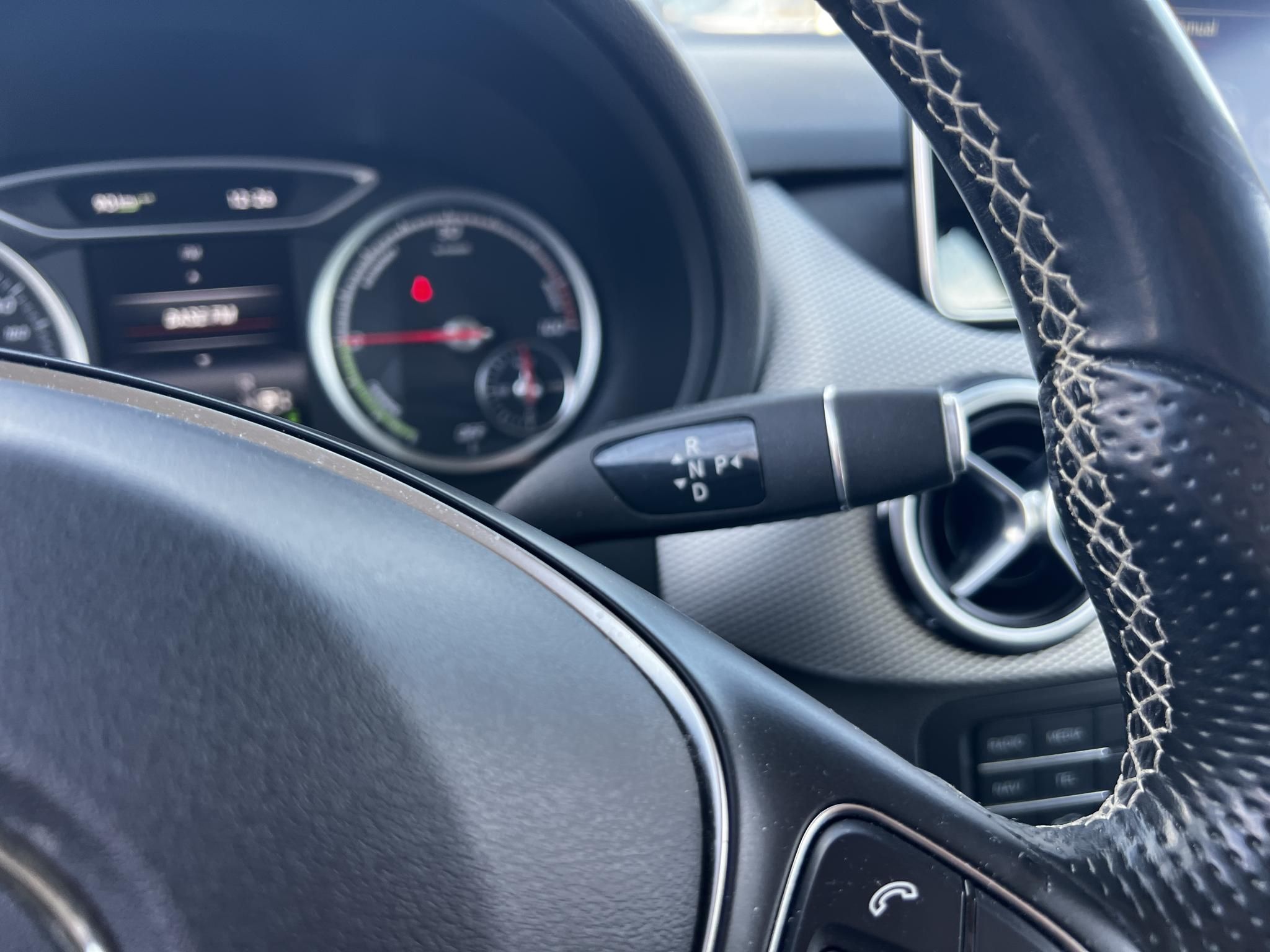 MERCEDES-BENZ B 250 E (Automata) 94e km. téli-nyári gumi. kamera. 2 gyári kulcs!