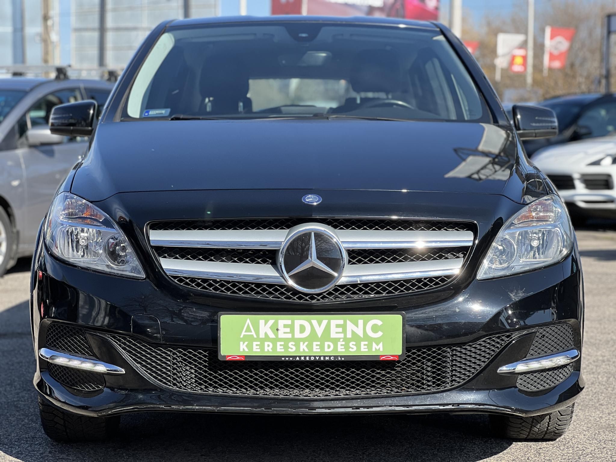 MERCEDES-BENZ B 250 E (Automata) 94e km. téli-nyári gumi. kamera. 2 gyári kulcs!