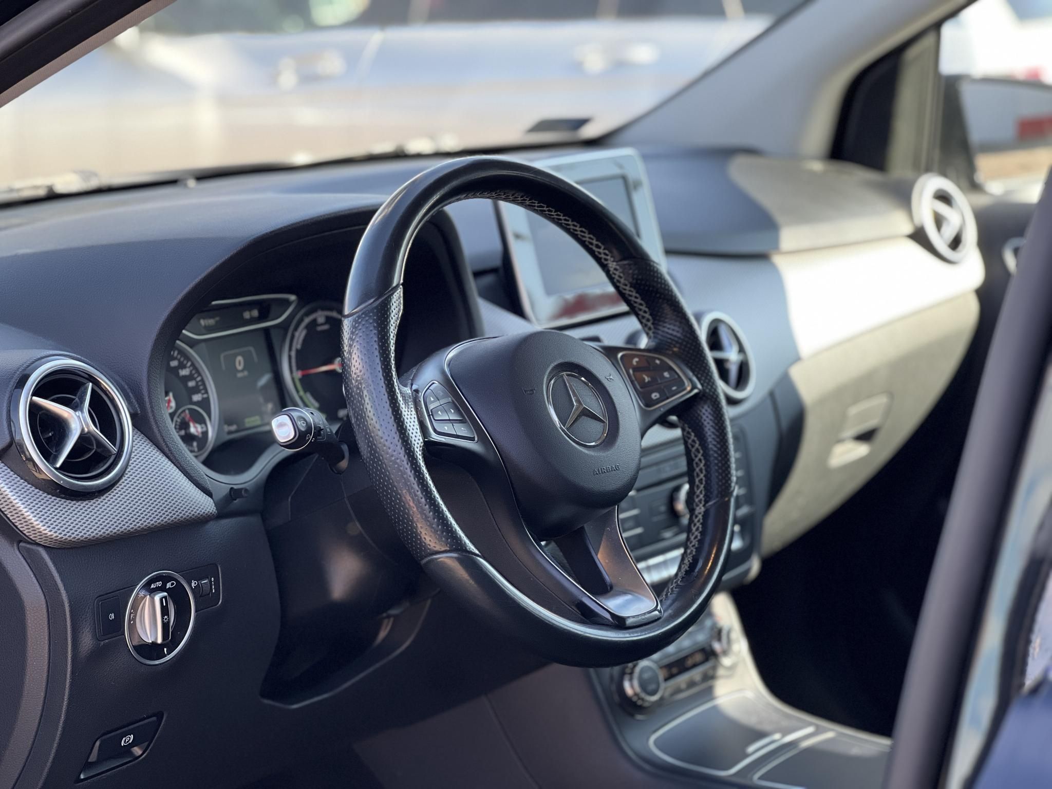 MERCEDES-BENZ B 250 E (Automata) 94e km. téli-nyári gumi. kamera. 2 gyári kulcs!