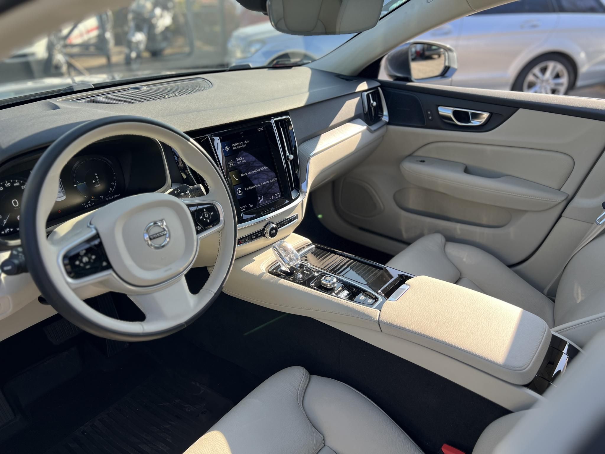 VOLVO S60 2.0 [T8] Recharge Inscription AWD Geartronic 27e km. M.o.-i. garanciális. márkaszervizelt. harman/kardon. ZÖLD rendszám!