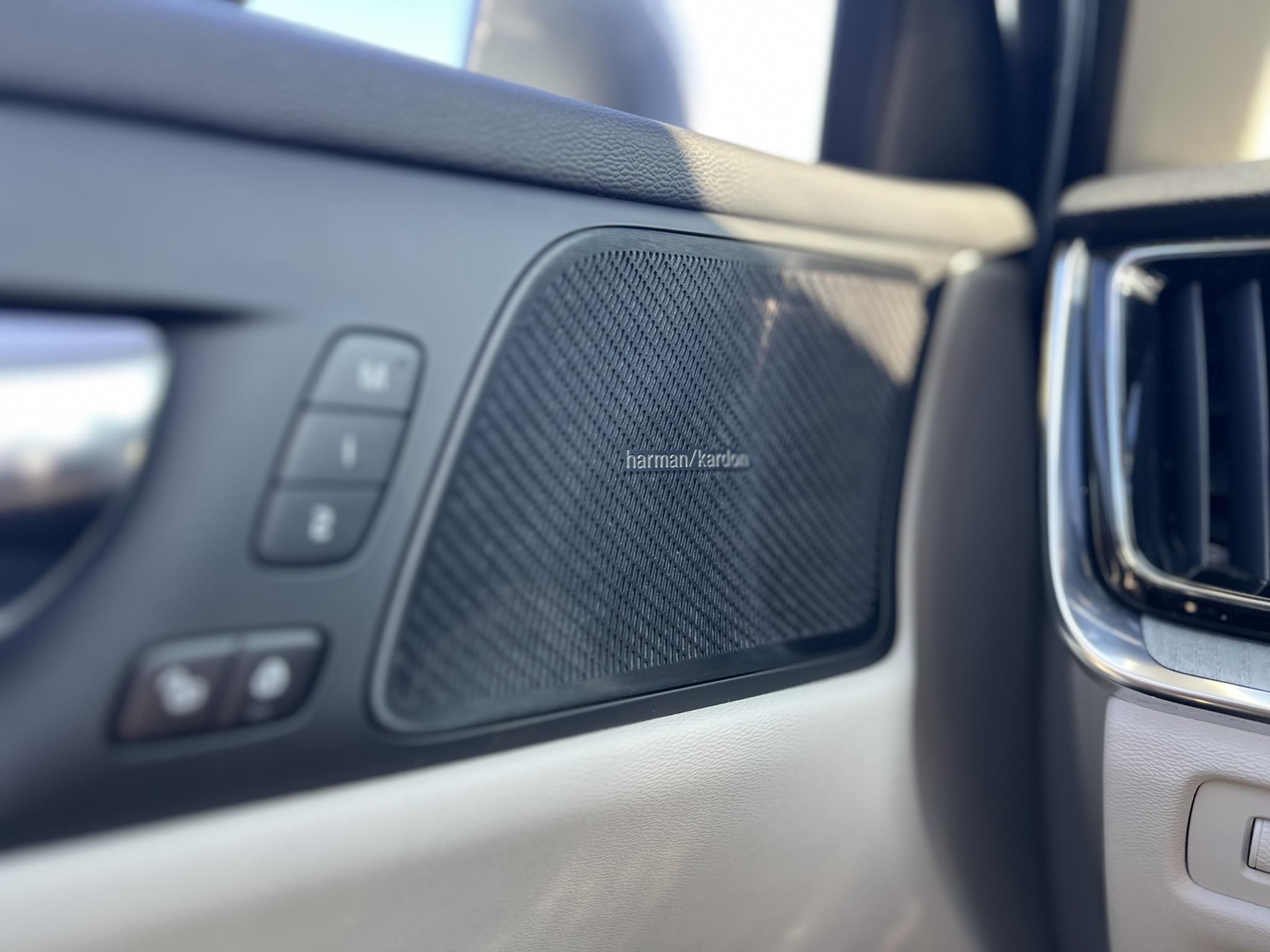 VOLVO S60 2.0 [T8] Recharge Inscription AWD Geartronic 27e km. M.o.-i. garanciális. márkaszervizelt. harman/kardon. ZÖLD rendszám!