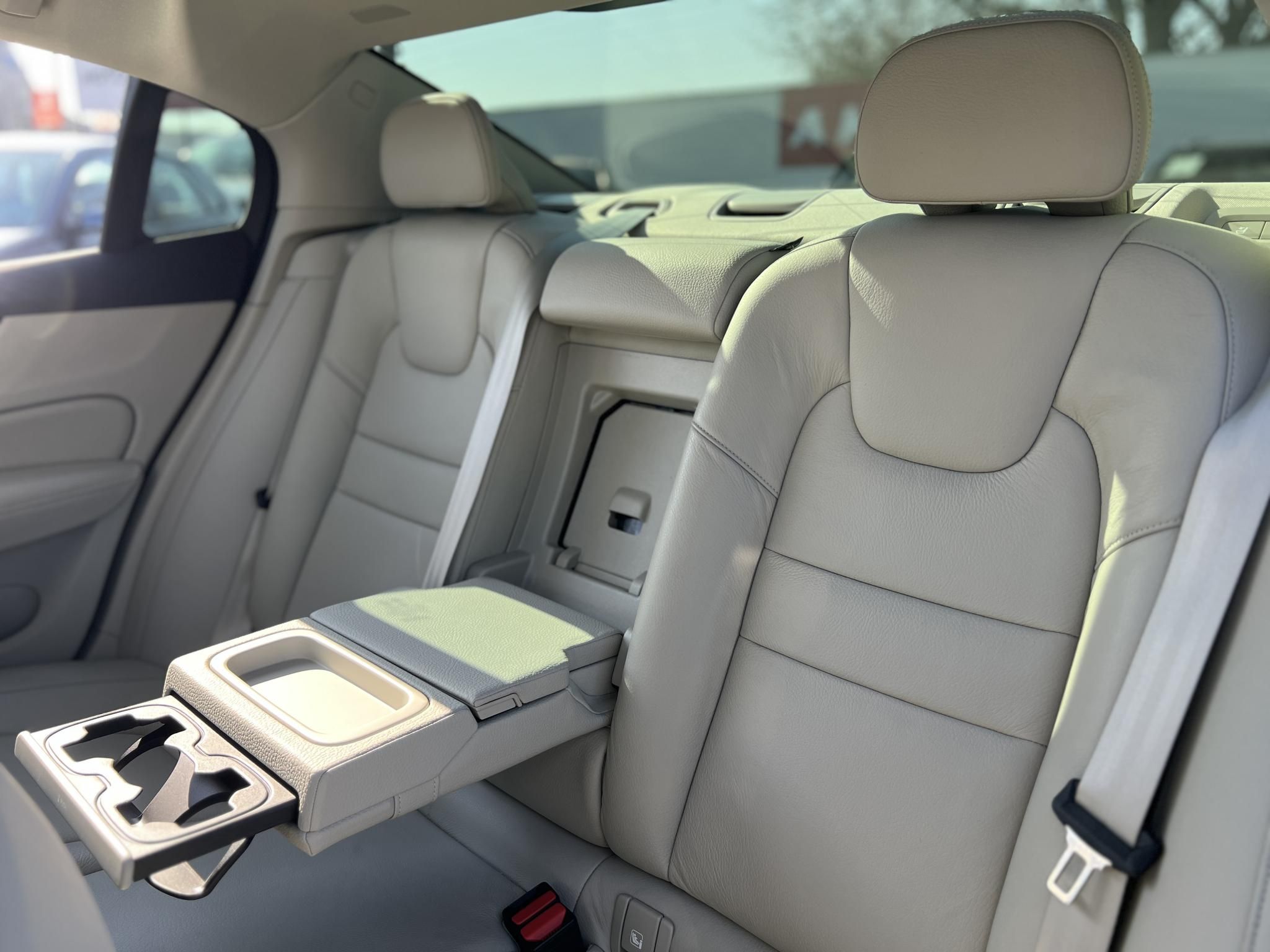 VOLVO S60 2.0 [T8] Recharge Inscription AWD Geartronic 27e km. M.o.-i. garanciális. márkaszervizelt. harman/kardon. ZÖLD rendszám!