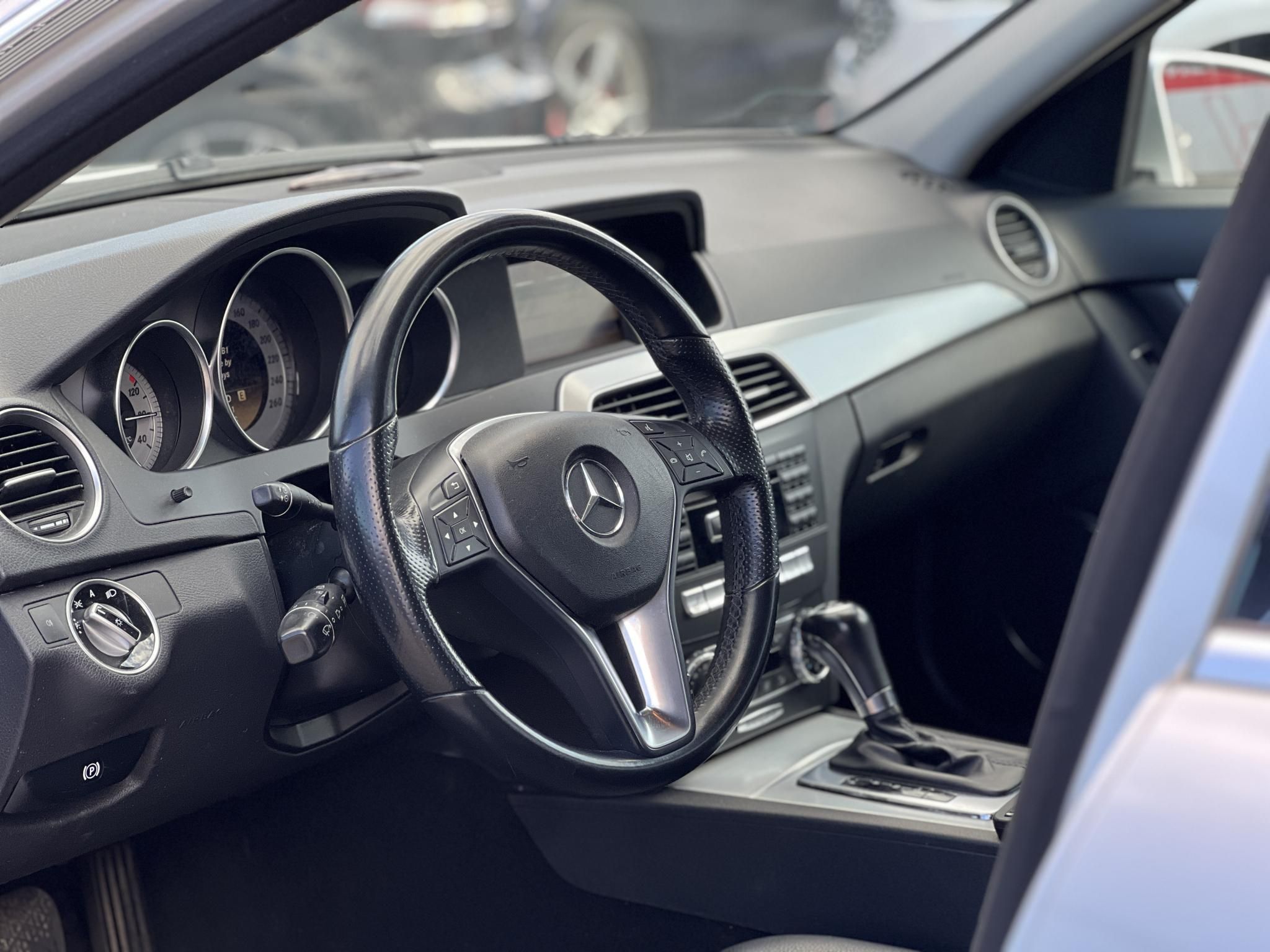 MERCEDES-BENZ C 250 T BlueEFFICIENCY Avantgarde (Automata) FACELIFT. Teljes szerviztörténet. vezérlés cserélve!