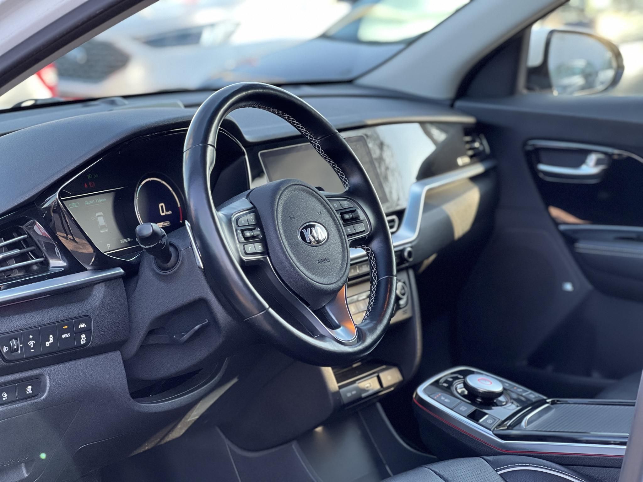 KIA NIRO e-Niro 64kWh Platinum 400+km hatótáv. Bőr. ülésszellőztetés. CARPLAY. stb