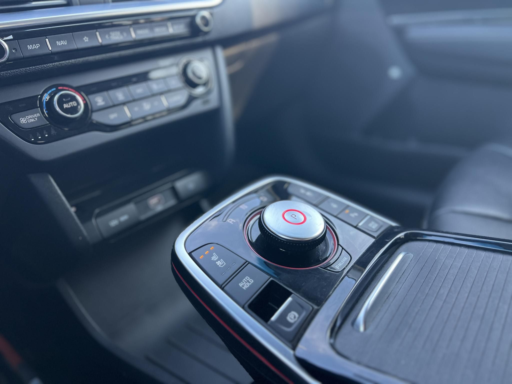 KIA NIRO e-Niro 64kWh Platinum 400+km hatótáv. Bőr. ülésszellőztetés. CARPLAY. stb