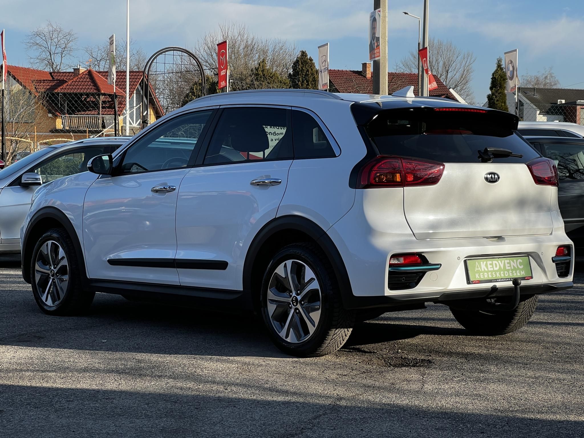 KIA NIRO e-Niro 64kWh Platinum 400+km hatótáv. Bőr. ülésszellőztetés. CARPLAY. stb