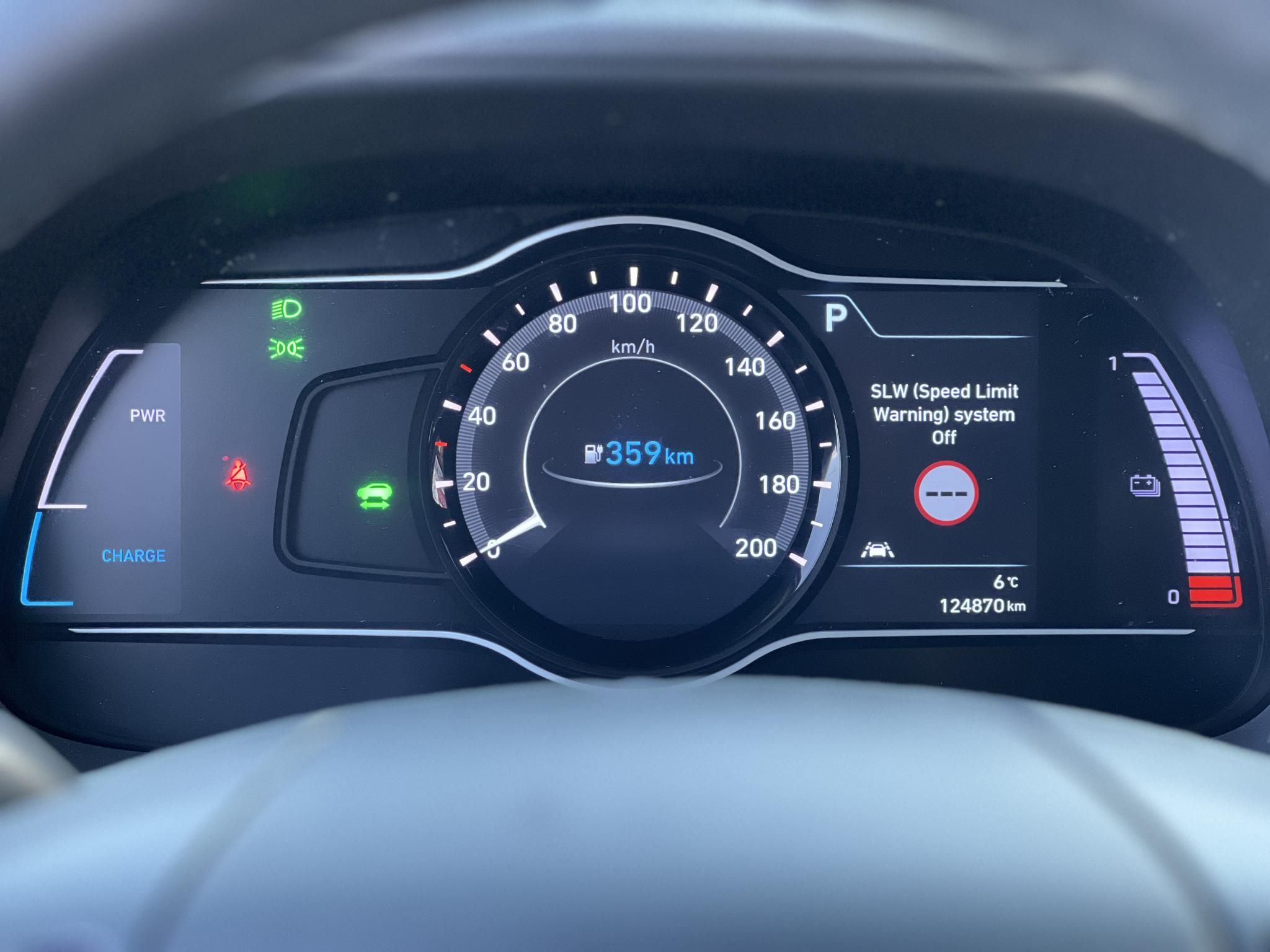 HYUNDAI KONA EV 64kWh Premium 124e km. 400+ hatótáv. napfénytető. Kitünő állapot!