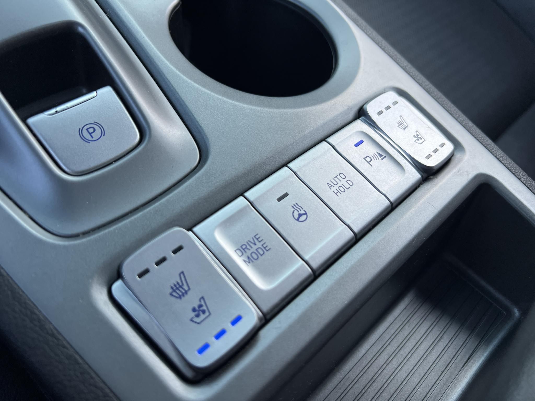 HYUNDAI KONA EV 64kWh Premium 124e km. 400+ hatótáv. napfénytető. Kitünő állapot!