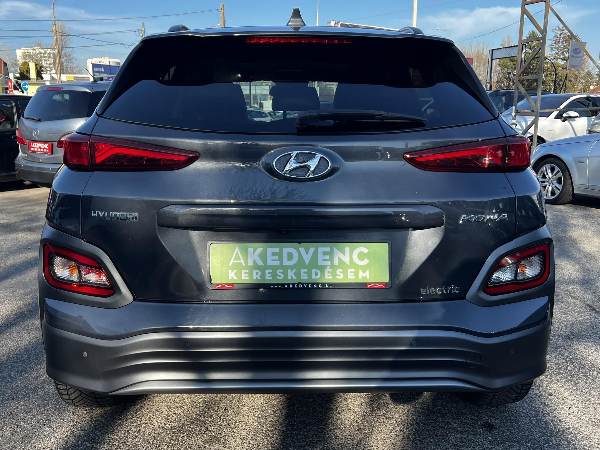 HYUNDAI KONA EV 64kWh Premium 124e km. 400+ hatótáv. napfénytető. Kitünő állapot!