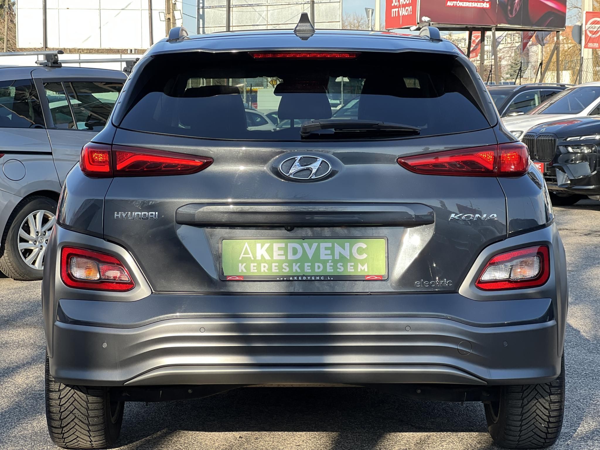 HYUNDAI KONA EV 64kWh Premium 124e km. 400+ hatótáv. napfénytető. Kitünő állapot!
