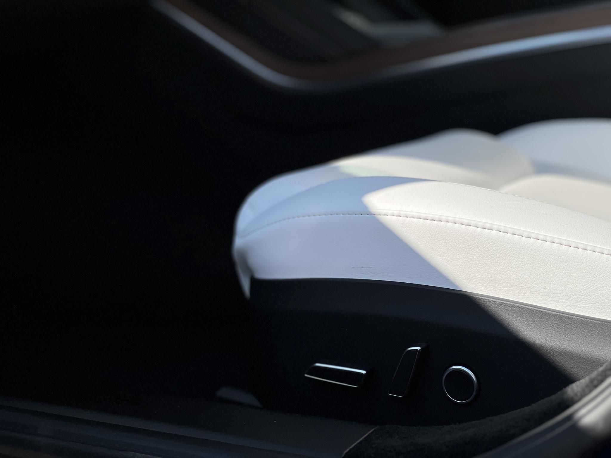 TESLA MODEL S Long Range AWD (Automata) Yoke kormány. Fehér belső. 21 felni. Garanciális