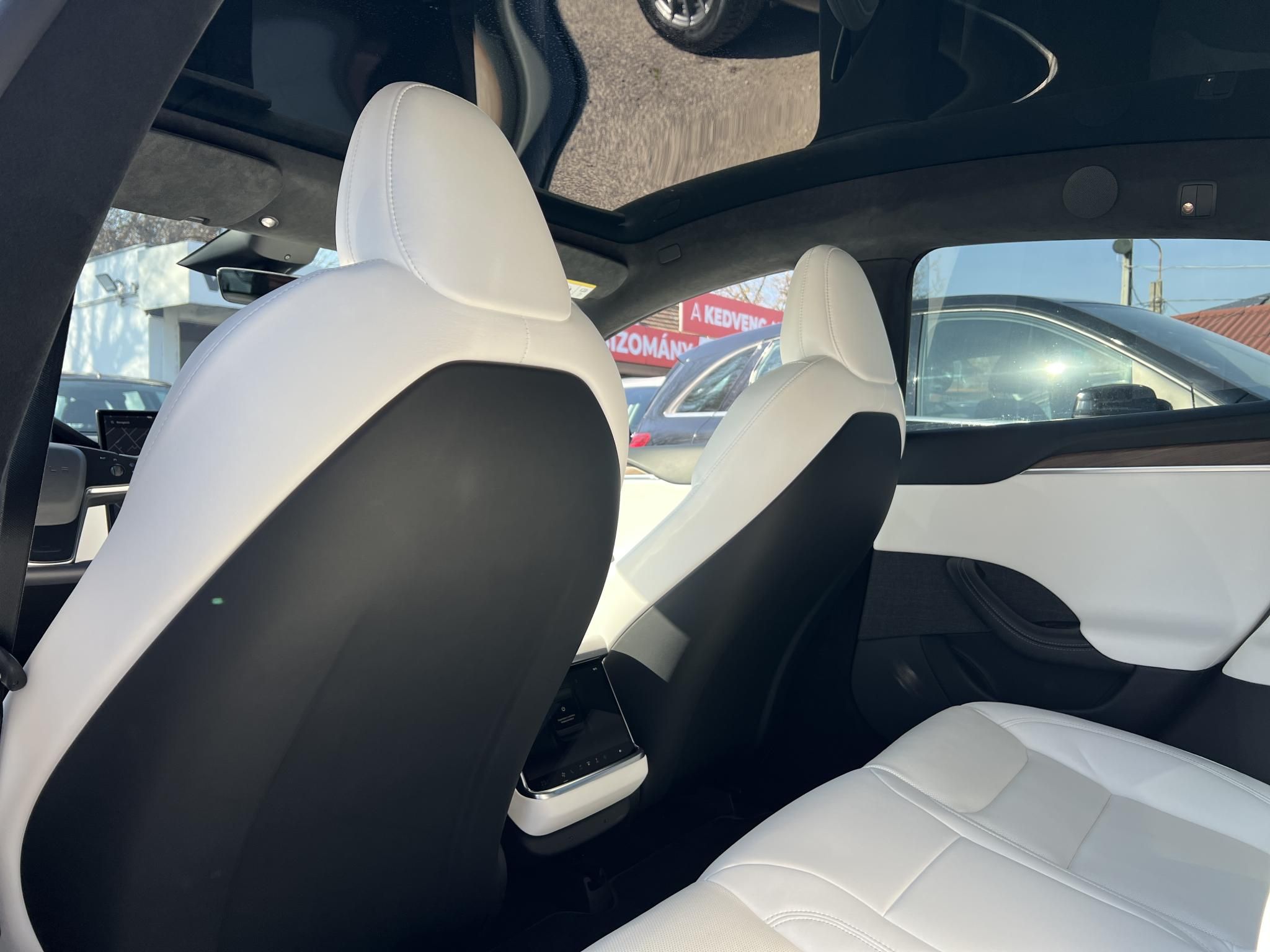 TESLA MODEL S Long Range AWD (Automata) Yoke kormány. Fehér belső. 21 felni. Garanciális