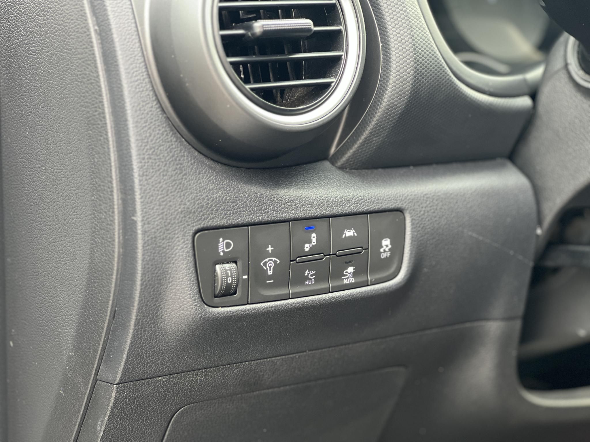 HYUNDAI KONA EV 64kWh Style HUD. parkolóasszisztens. sávtartó. CarPlay. 400km hatótáv!