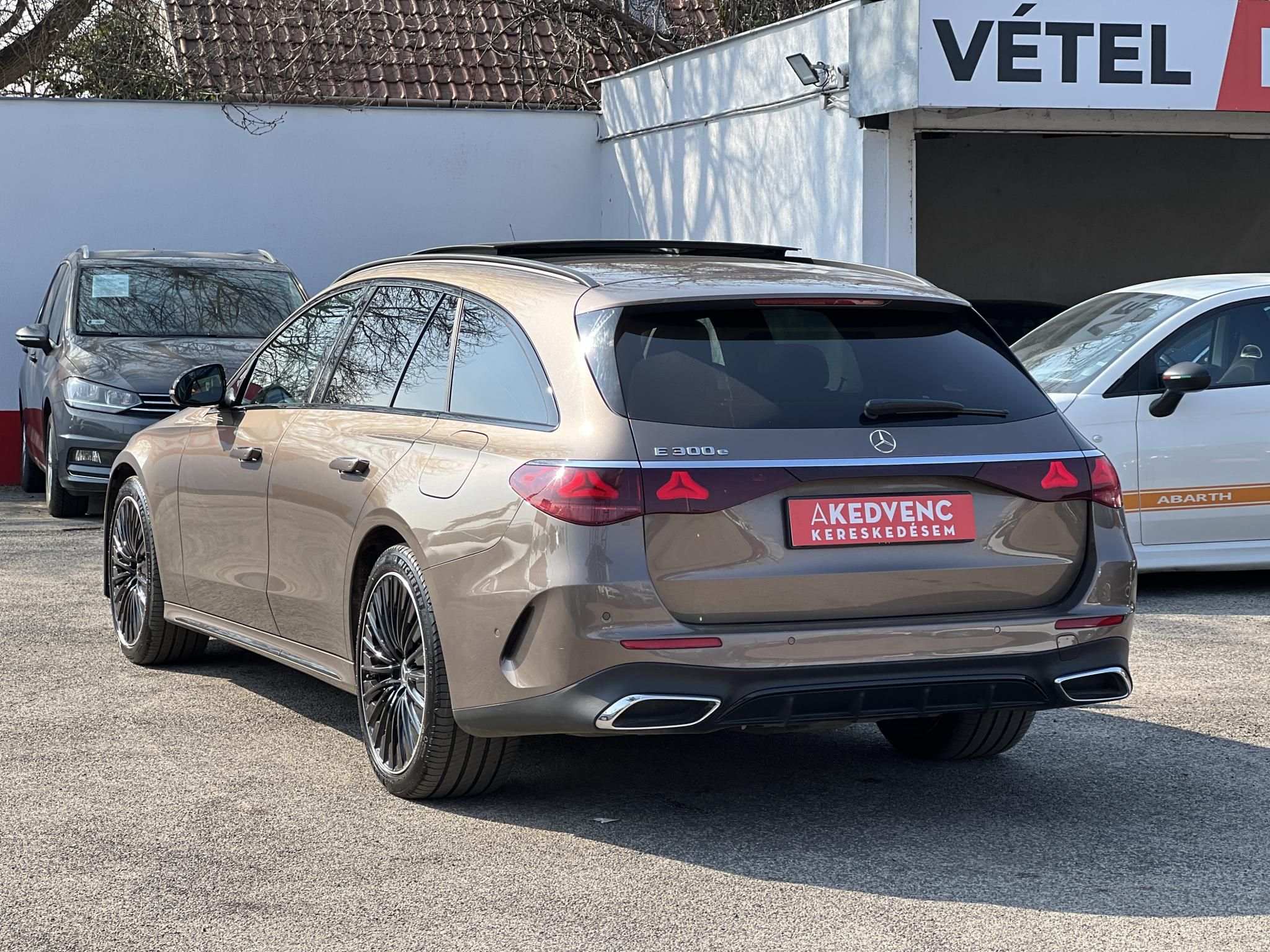 MERCEDES-BENZ E 300 e T 9G-TRONIC Plug-in hybrid ÁFÁS! AMG. 4D Burmester hifi 3DX2 kijelző Panorámatető Masszázs ülések!