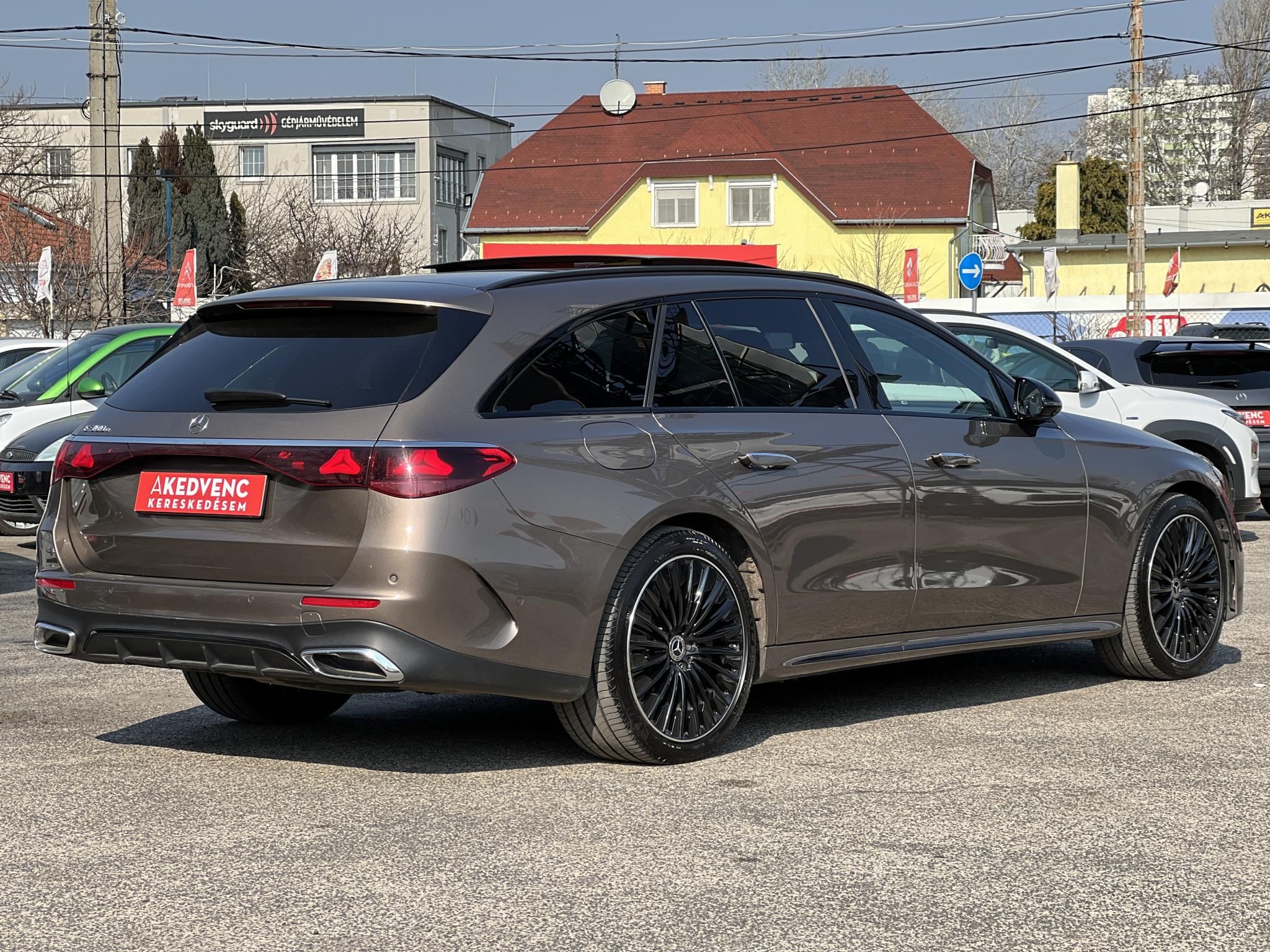 MERCEDES-BENZ E 300 e T 9G-TRONIC Plug-in hybrid ÁFÁS! AMG. 4D Burmester hifi 3DX2 kijelző Panorámatető Masszázs ülések!