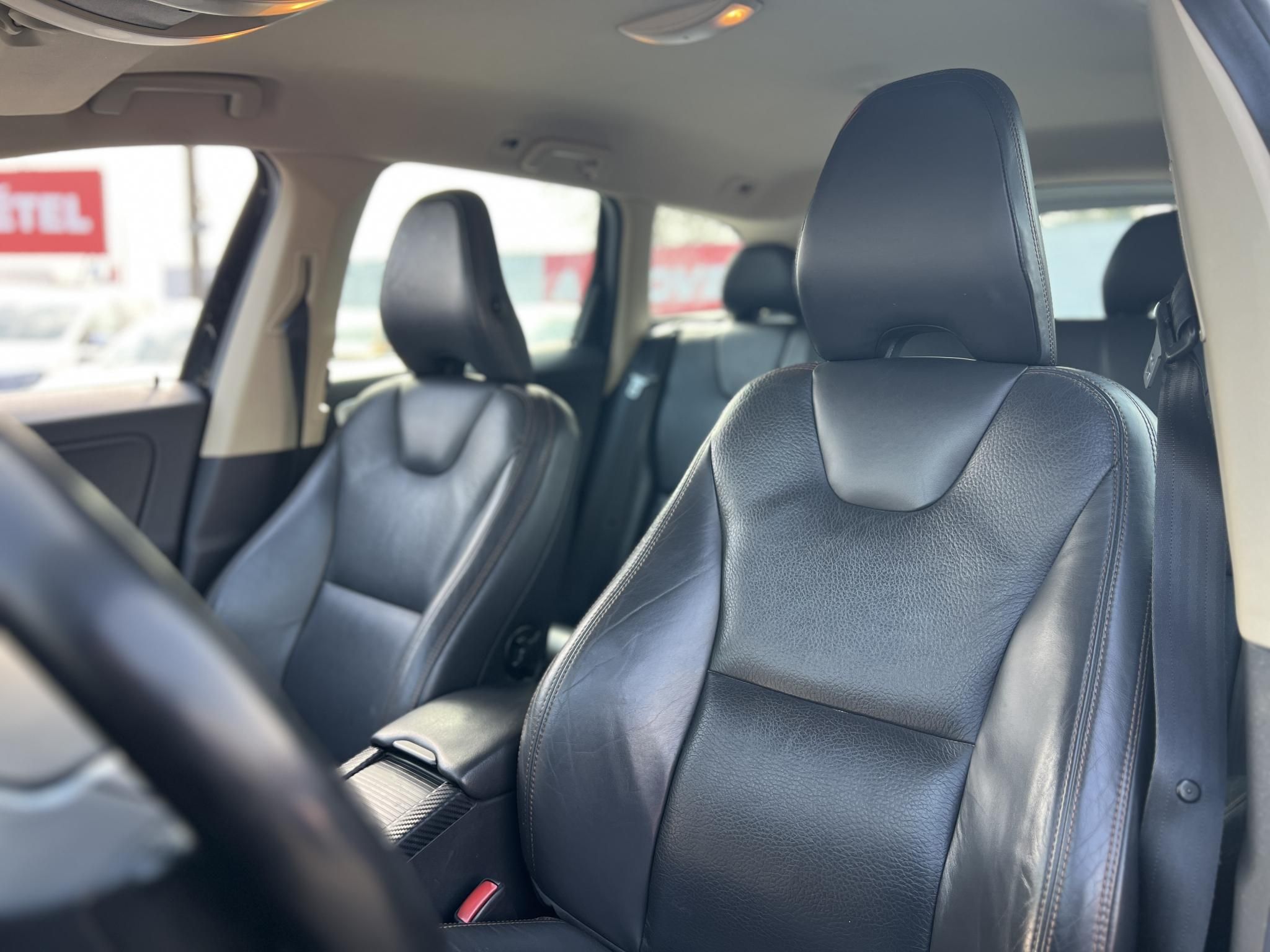 VOLVO XC60 2.4 D DRIVe Momentum Frissen szervizelt. magasan felszerelt. vezérlés cserélve!