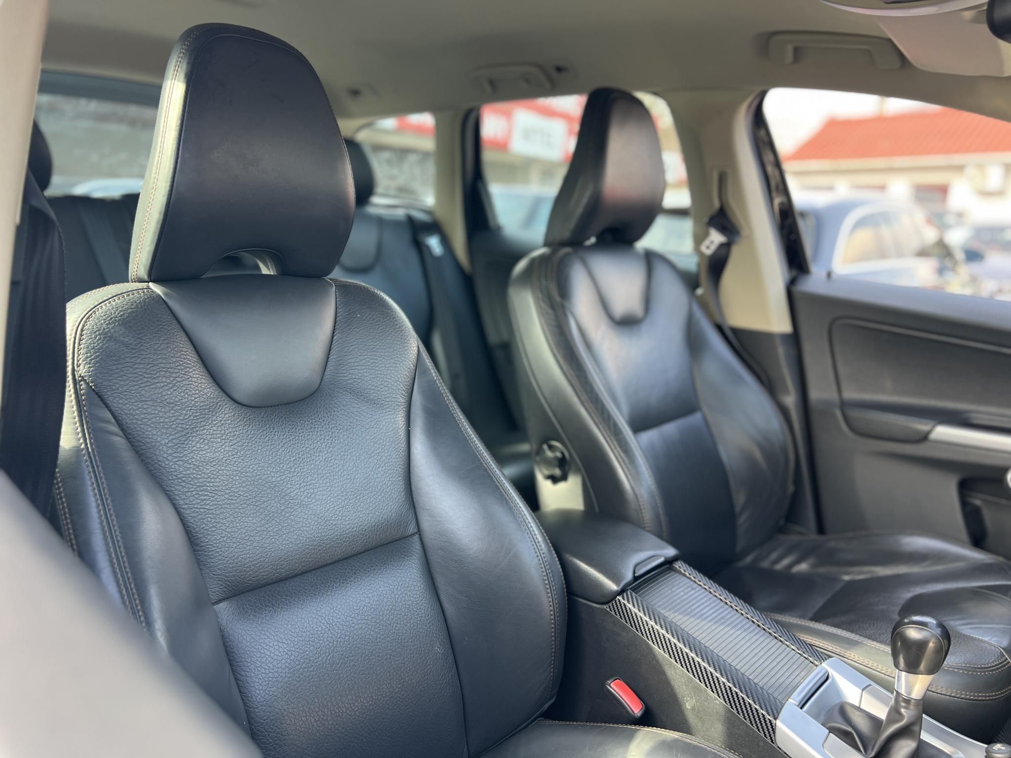 VOLVO XC60 2.4 D DRIVe Momentum Frissen szervizelt. magasan felszerelt. vezérlés cserélve!