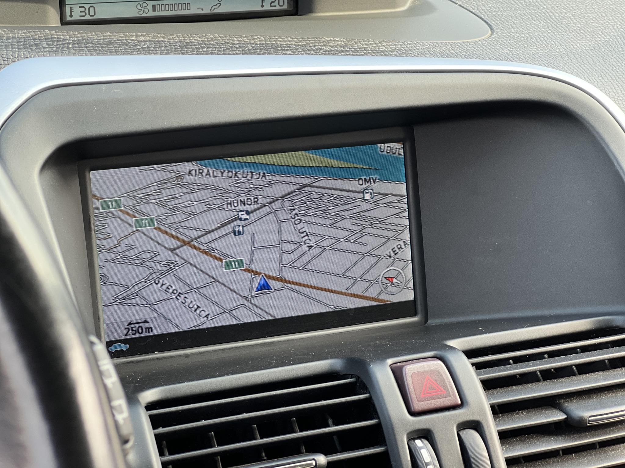 VOLVO XC60 2.4 D DRIVe Momentum Frissen szervizelt. magasan felszerelt. vezérlés cserélve!