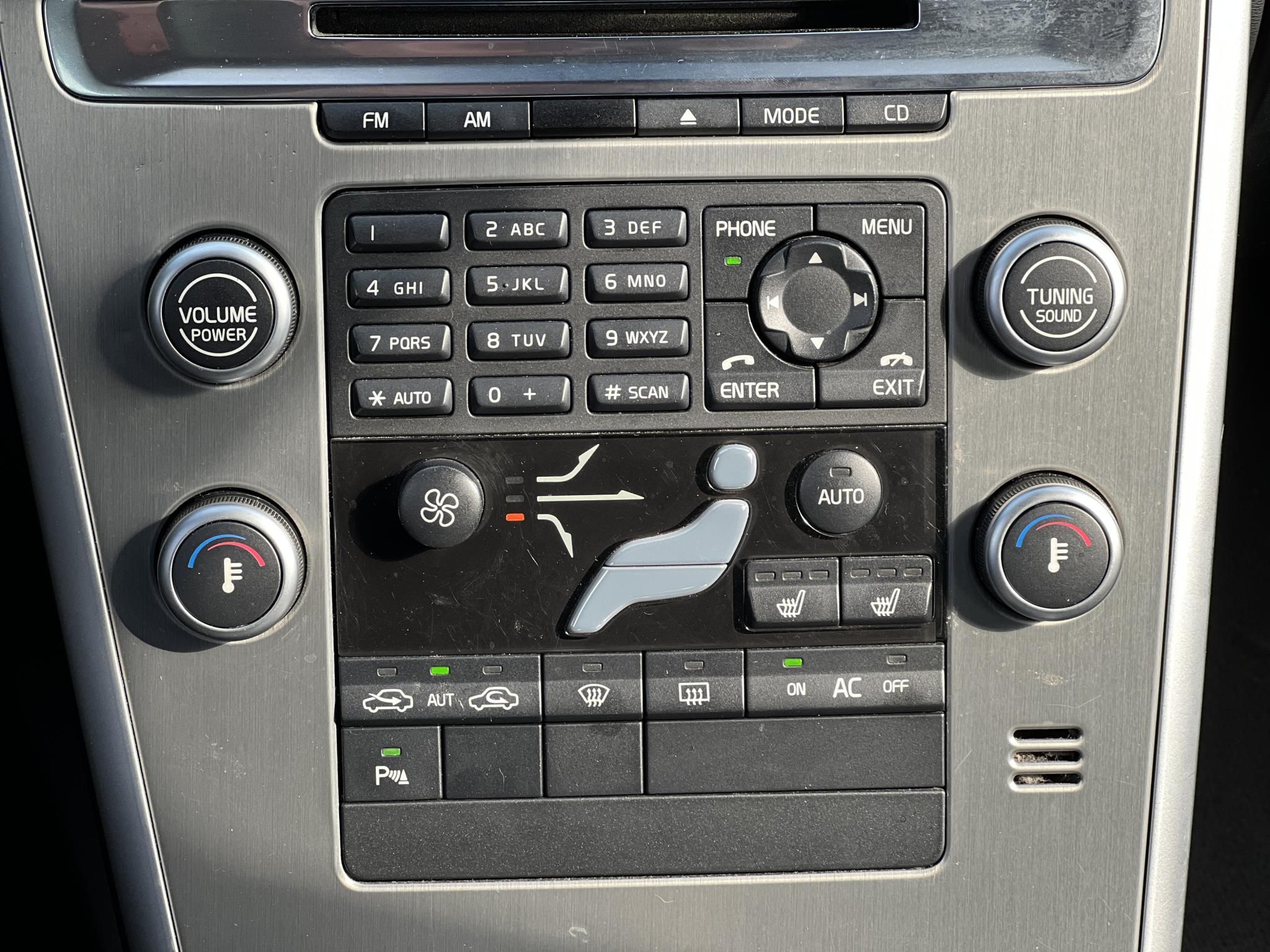 VOLVO XC60 2.4 D DRIVe Momentum Frissen szervizelt. magasan felszerelt. vezérlés cserélve!