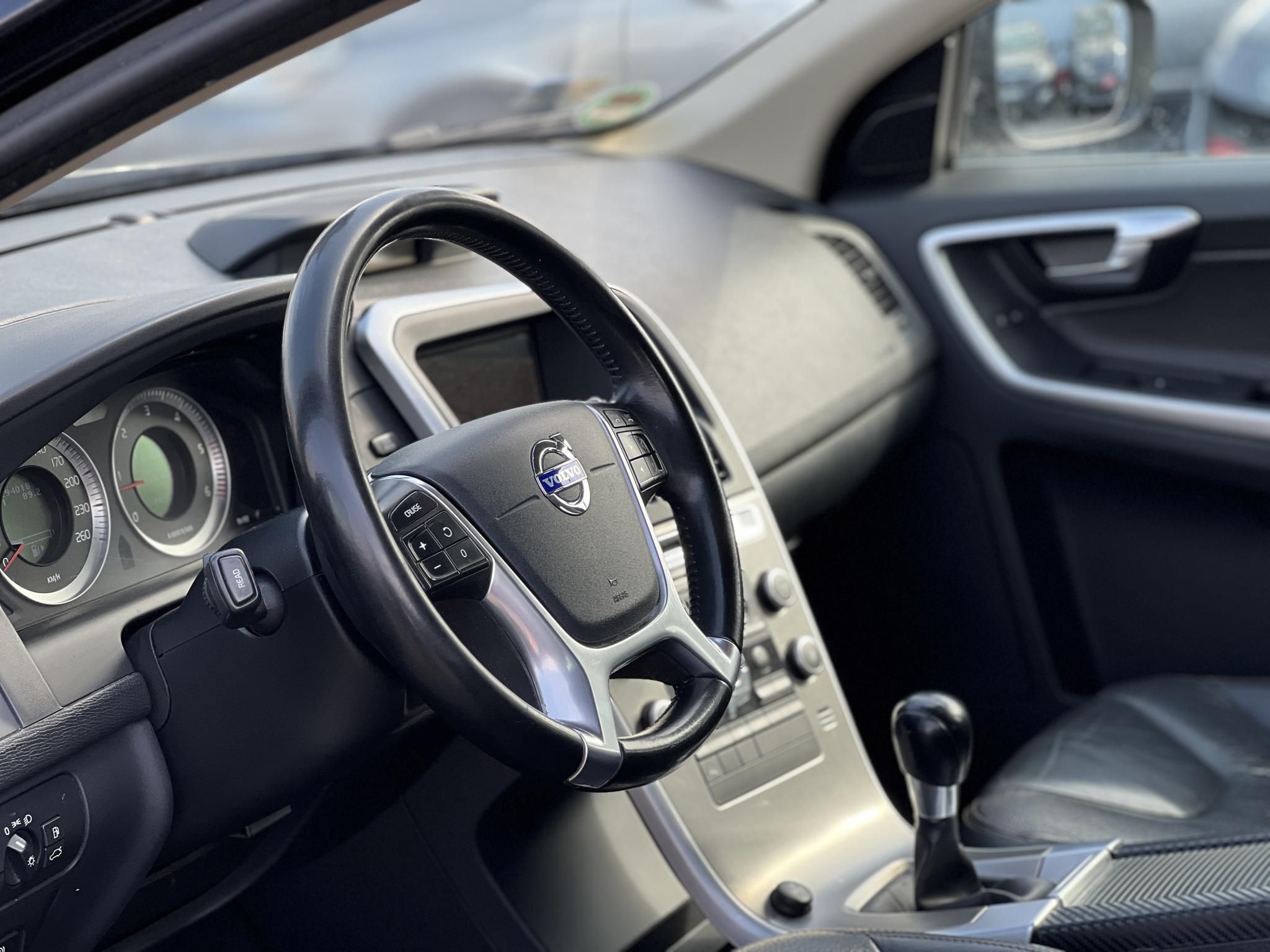 VOLVO XC60 2.4 D DRIVe Momentum Frissen szervizelt. magasan felszerelt. vezérlés cserélve!